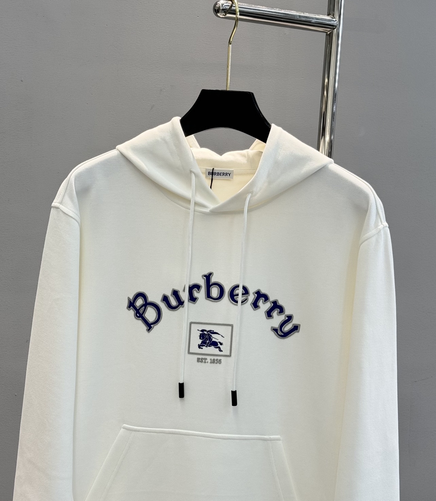 Burberry巴宝莉新品连帽卫衣！经典字母图形简约设计！大牌范儿直面扑来.优选380g天丝棉面料.保证