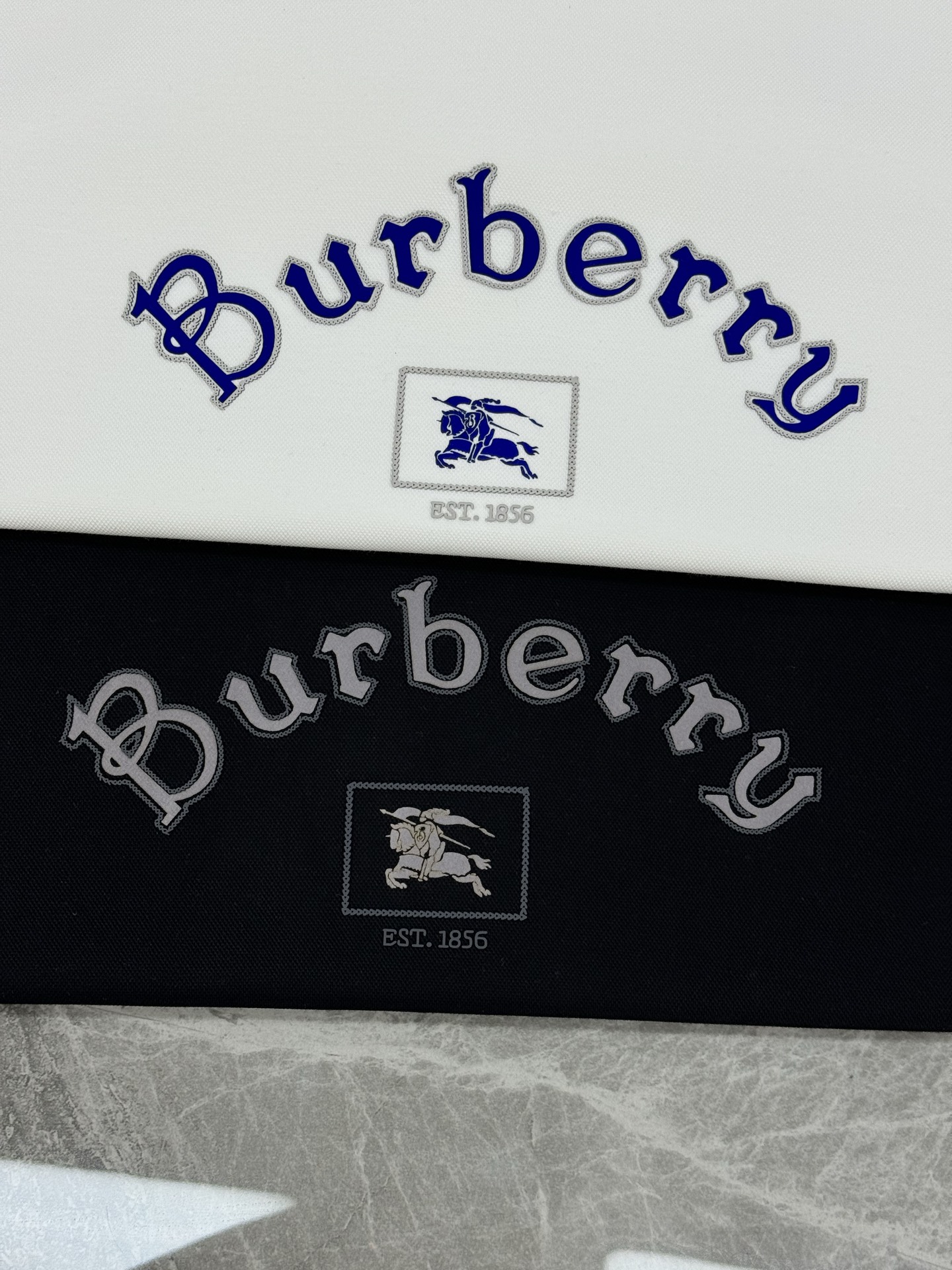 Burberry巴宝莉新品连帽卫衣！经典字母图形简约设计！大牌范儿直面扑来.优选380g天丝棉面料.保证