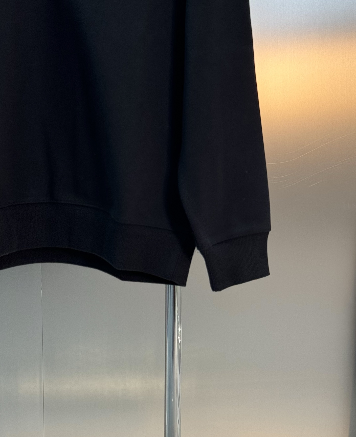 Fend*芬-迪25s秋冬新款圆领卫衣.男女同款～最新立体皮标原版设计.搭配口袋设计.定制380g卫衣棉