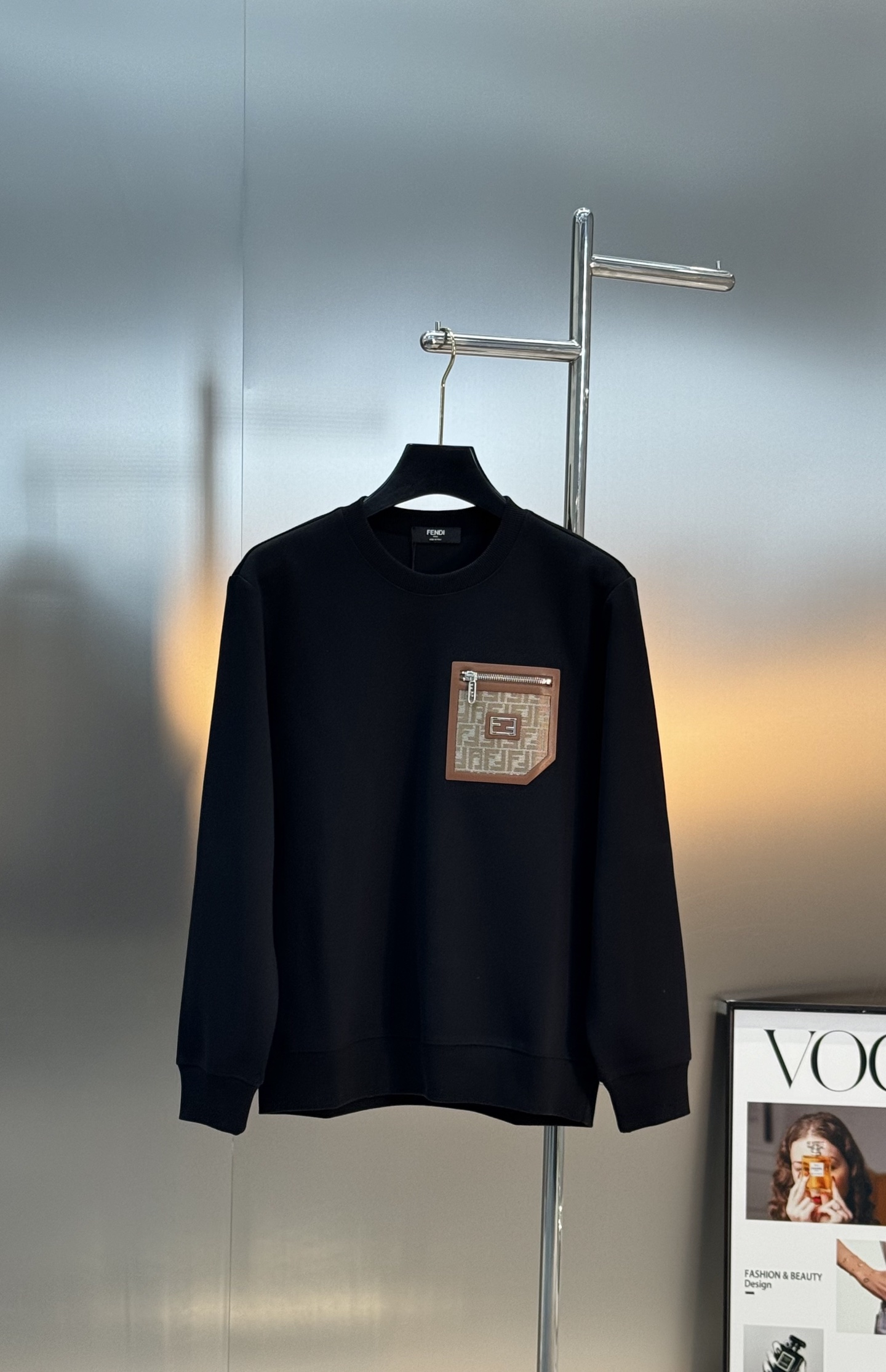 Fend*芬-迪25s秋冬新款圆领卫衣.男女同款～最新立体皮标原版设计.搭配口袋设计.定制380g卫衣棉