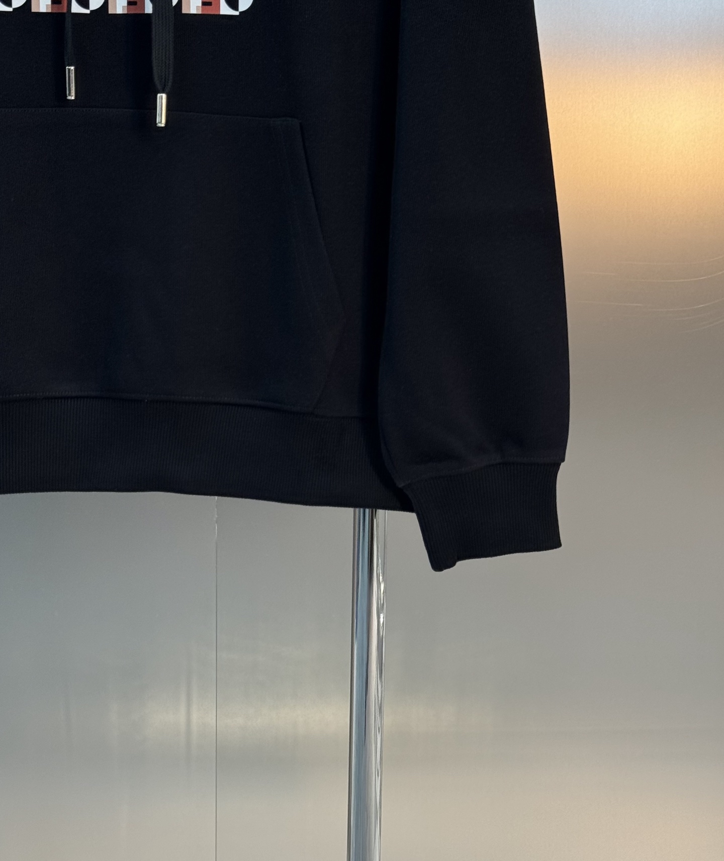 Fendi芬迪25s新款连帽卫衣，胸前FF老花Logo超有辨识度，棕橙白配色复古又时髦✨。高品质棉料，柔