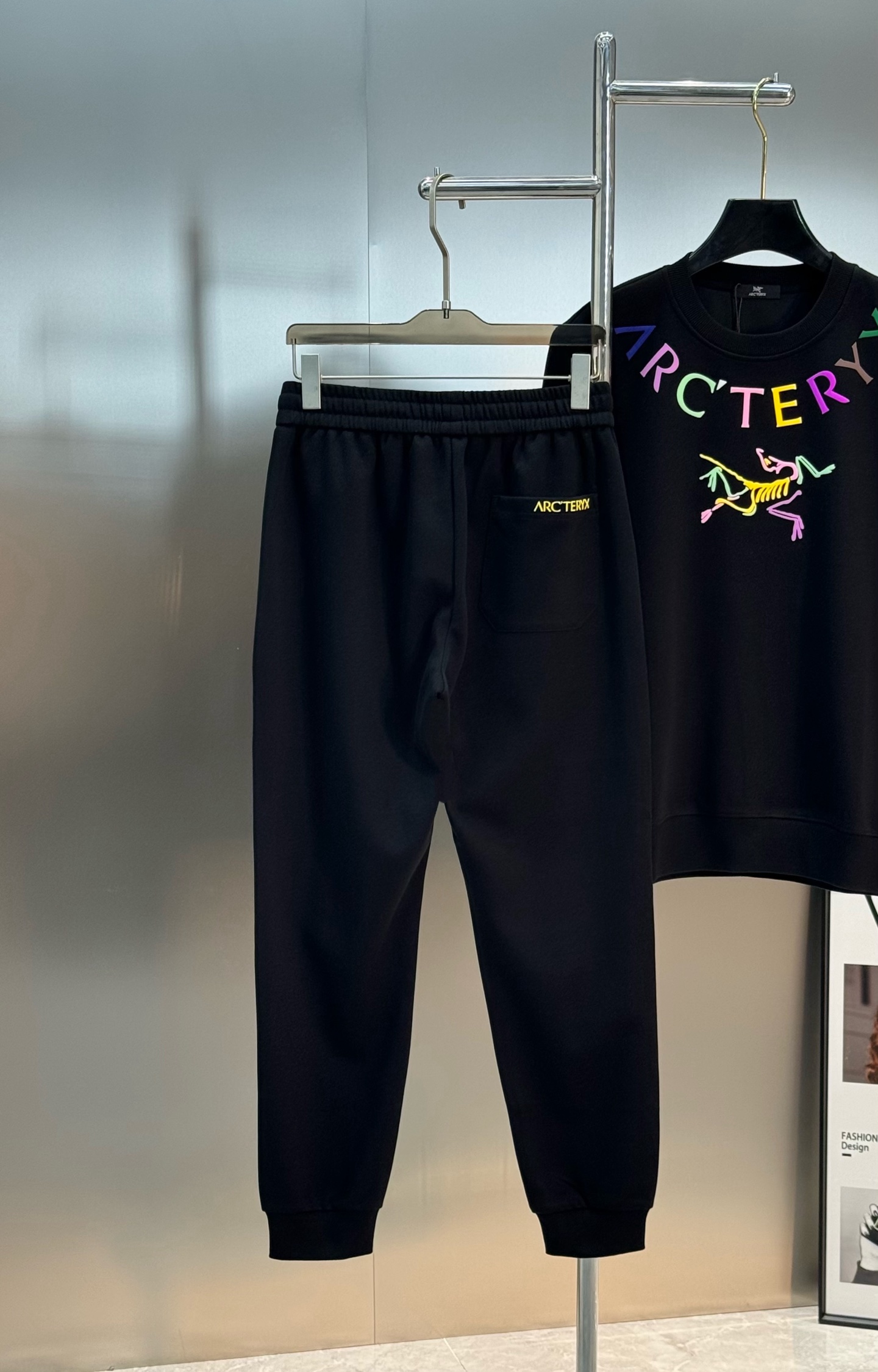 Arc’teryx始祖鸟25s新款运动休闲套装，新品推荐❤️圆领卫衣和宽松运动裤，简约又有活力！卫衣胸前
