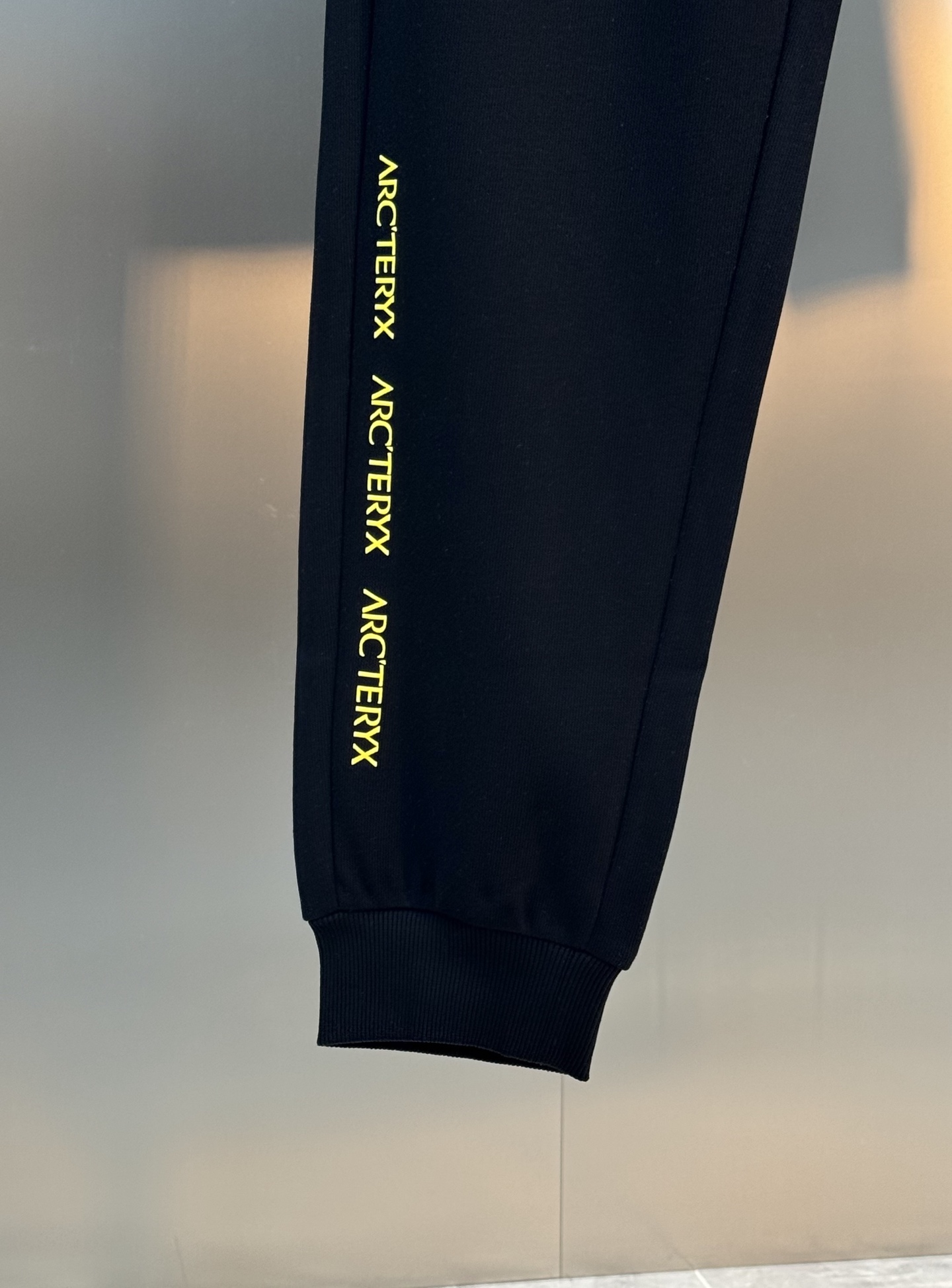 Arc’teryx始祖鸟25s新款运动休闲套装，新品推荐❤️圆领卫衣和宽松运动裤，简约又有活力！卫衣胸前