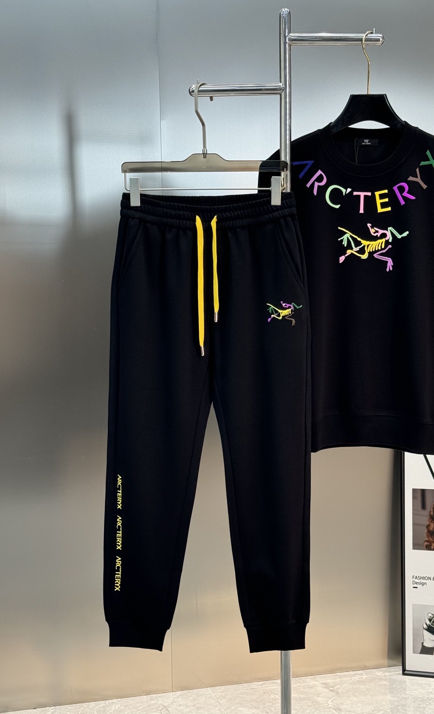 Arc’teryx始祖鸟25s新款运动休闲套装，新品推荐❤️圆领卫衣和宽松运动裤，简约又有活力！卫衣胸前