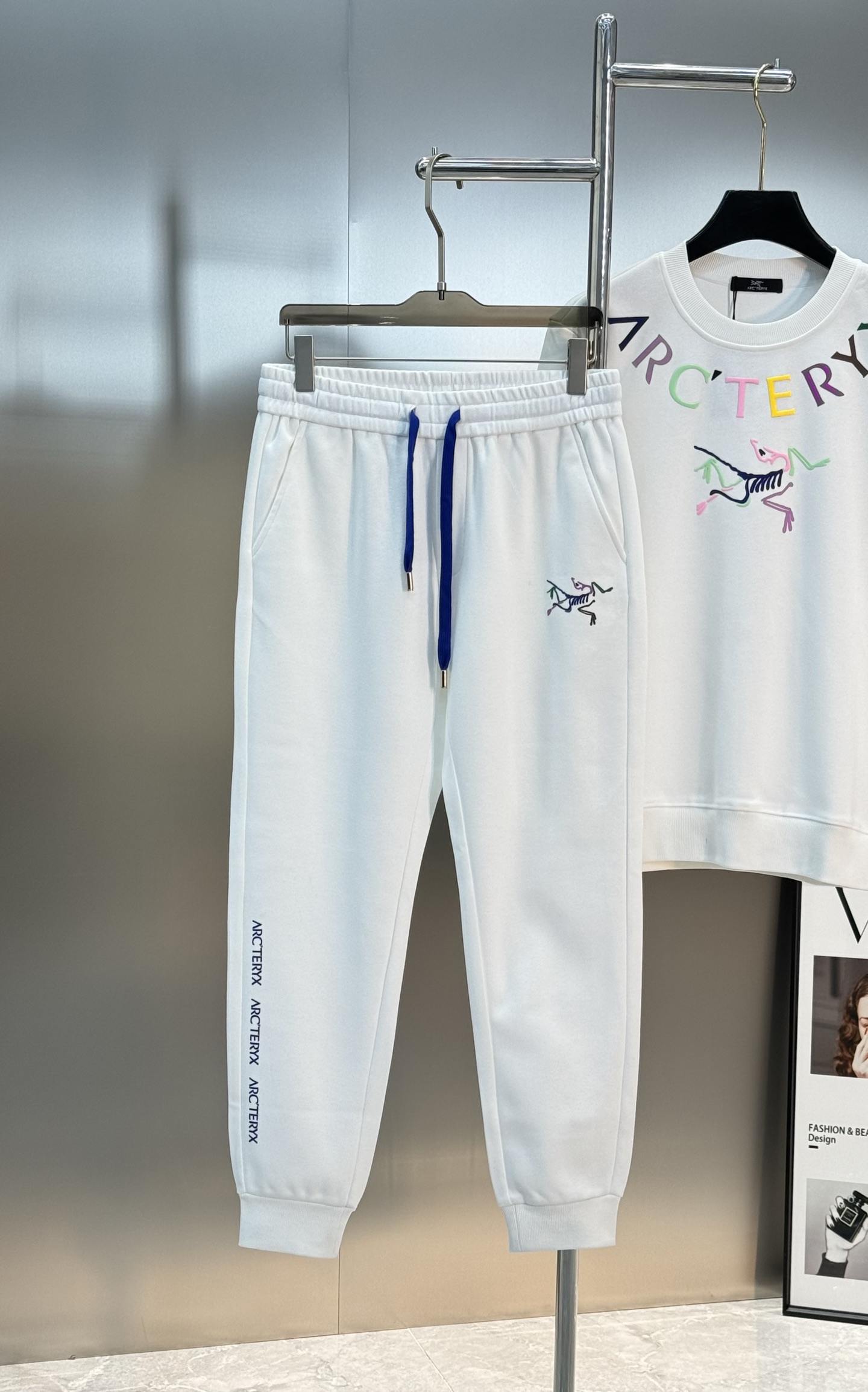 Arc’teryx始祖鸟25s新款运动休闲套装，新品推荐❤️圆领卫衣和宽松运动裤，简约又有活力！卫衣胸前