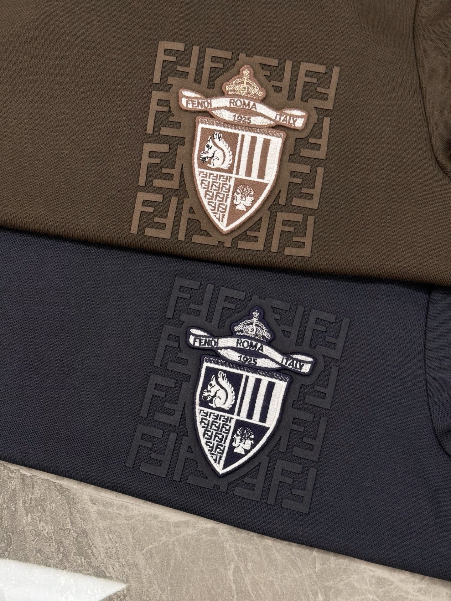 Fendi芬迪迪25S秋冬新款连帽卫衣.男女同款～胸口最新立体烫画大牌刺绣经典FF设计.同色系高级好看.