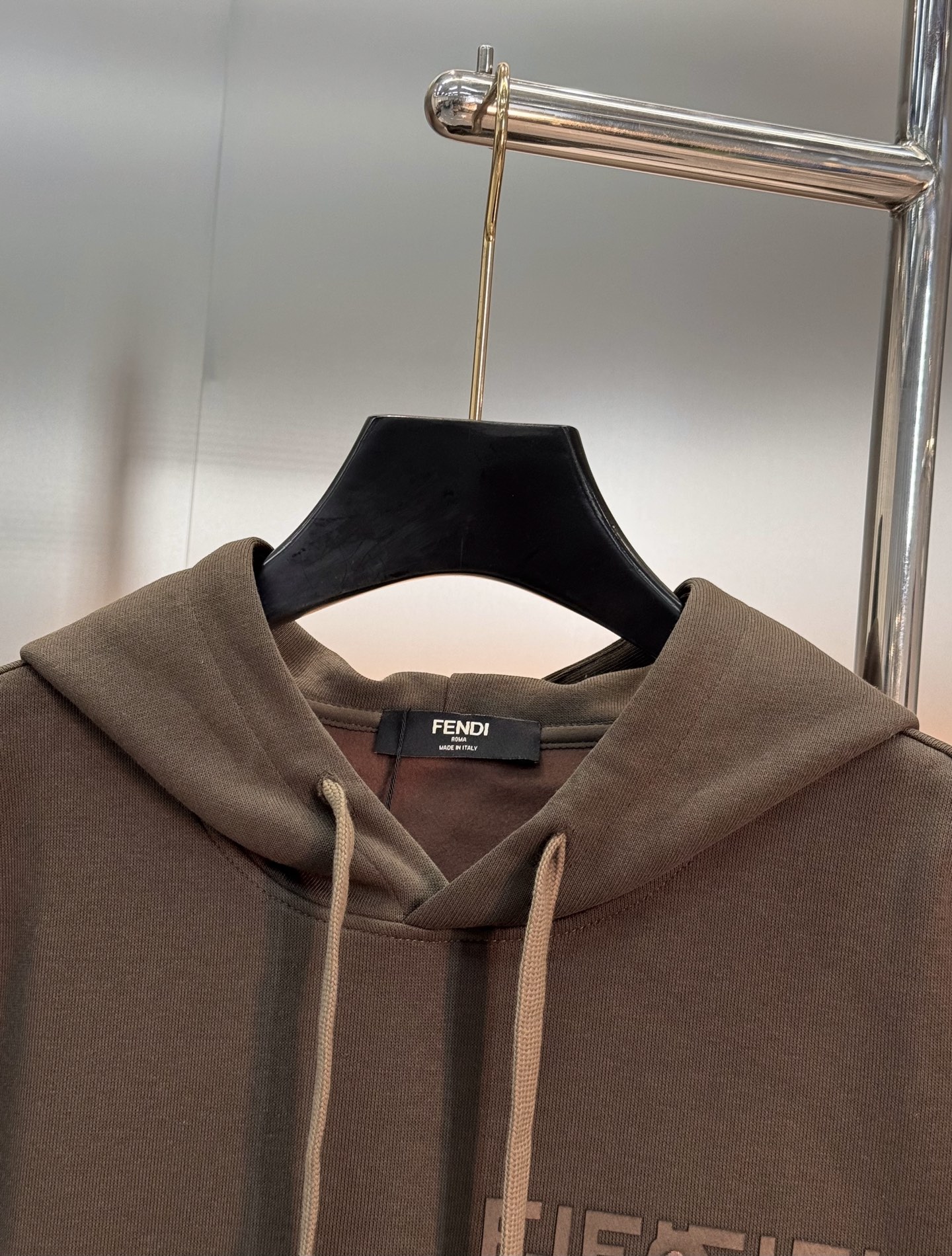 Fendi芬迪迪25S秋冬新款连帽卫衣.男女同款～胸口最新立体烫画大牌刺绣经典FF设计.同色系高级好看.