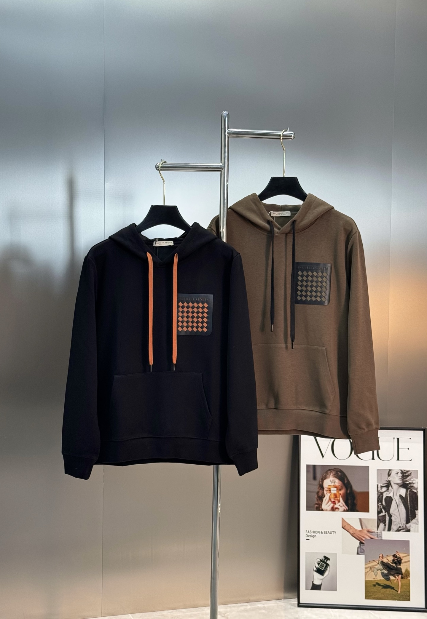 BOTTEGA VENET*宝缇嘉新款潮牌连帽卫衣.25S男女同款！胸前口袋设计.订制皮牌.色彩搭配非常