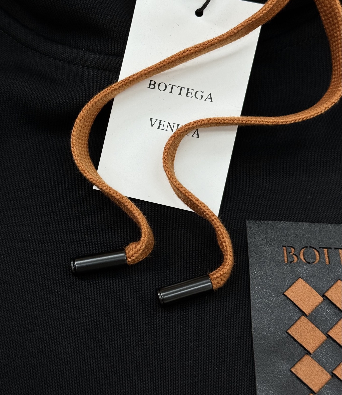 BOTTEGA VENET*宝缇嘉新款潮牌连帽卫衣.25S男女同款！胸前口袋设计.订制皮牌.色彩搭配非常