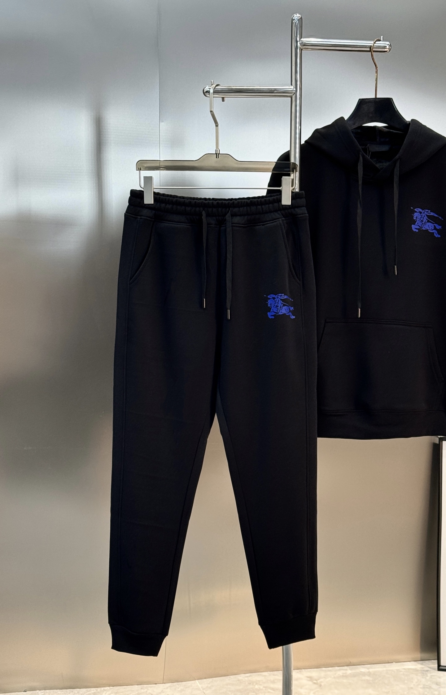 Burberry巴宝莉经典战马徽标连帽卫衣套装.加绒款推荐❤️男女同款！衣身搭配经典蓝马骑士战马logo