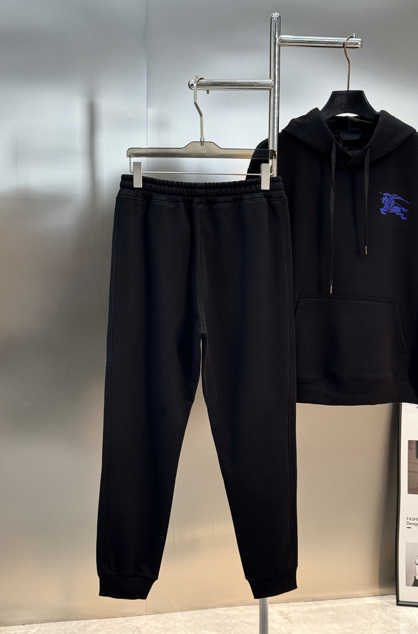 Burberry巴宝莉经典战马徽标连帽卫衣套装.加绒款推荐❤️男女同款！衣身搭配经典蓝马骑士战马logo