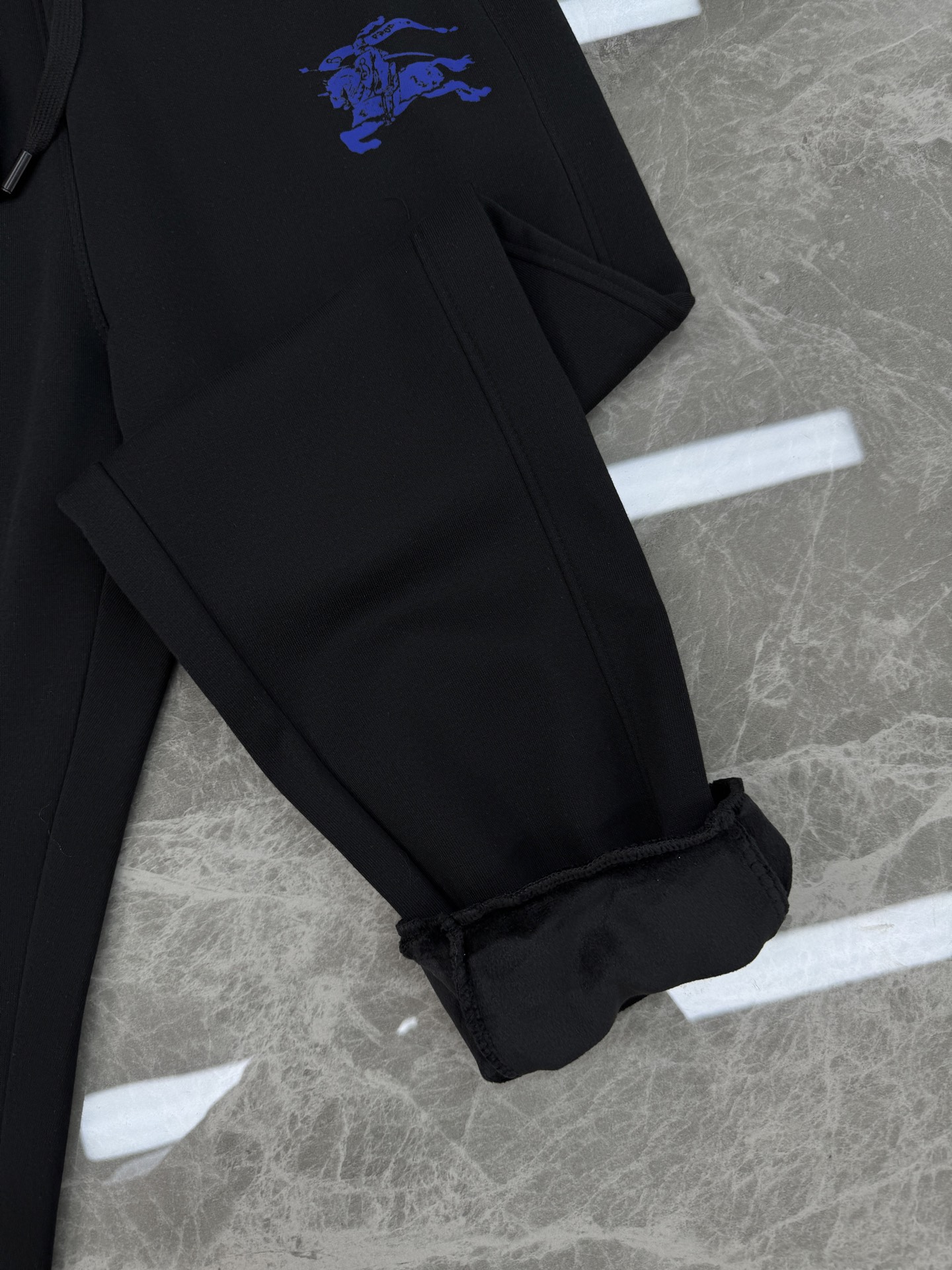 Burberry巴宝莉经典战马徽标连帽卫衣套装.加绒款推荐❤️男女同款！衣身搭配经典蓝马骑士战马logo