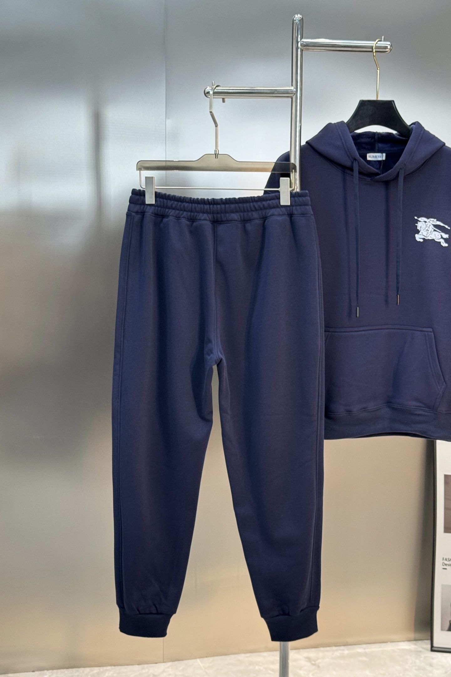 Burberry巴宝莉经典战马徽标连帽卫衣套装.加绒款推荐❤️男女同款！衣身搭配经典蓝马骑士战马logo