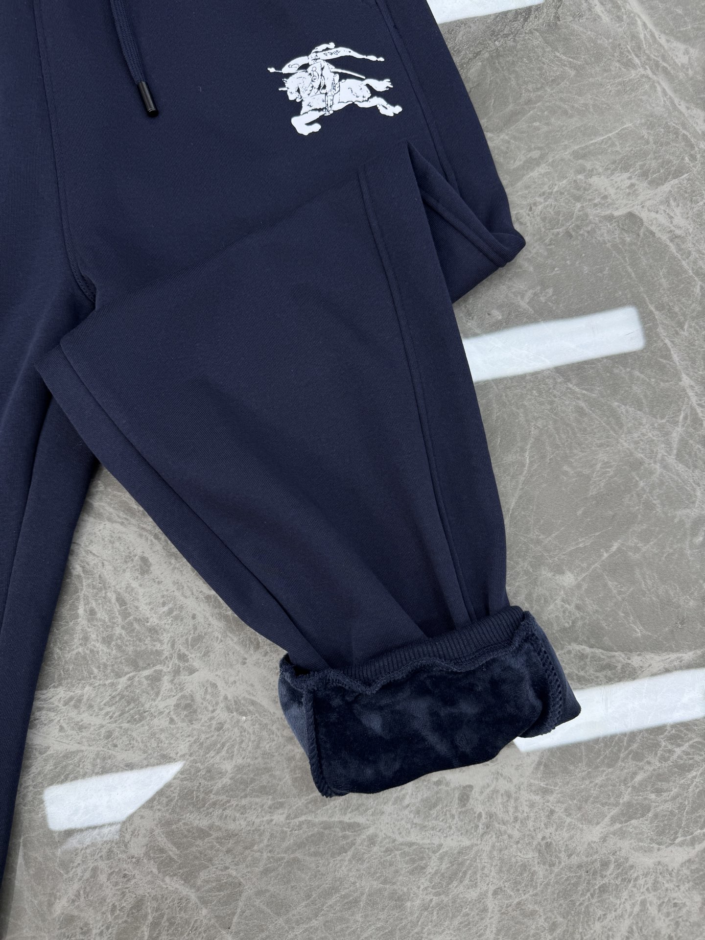 Burberry巴宝莉经典战马徽标连帽卫衣套装.加绒款推荐❤️男女同款！衣身搭配经典蓝马骑士战马logo