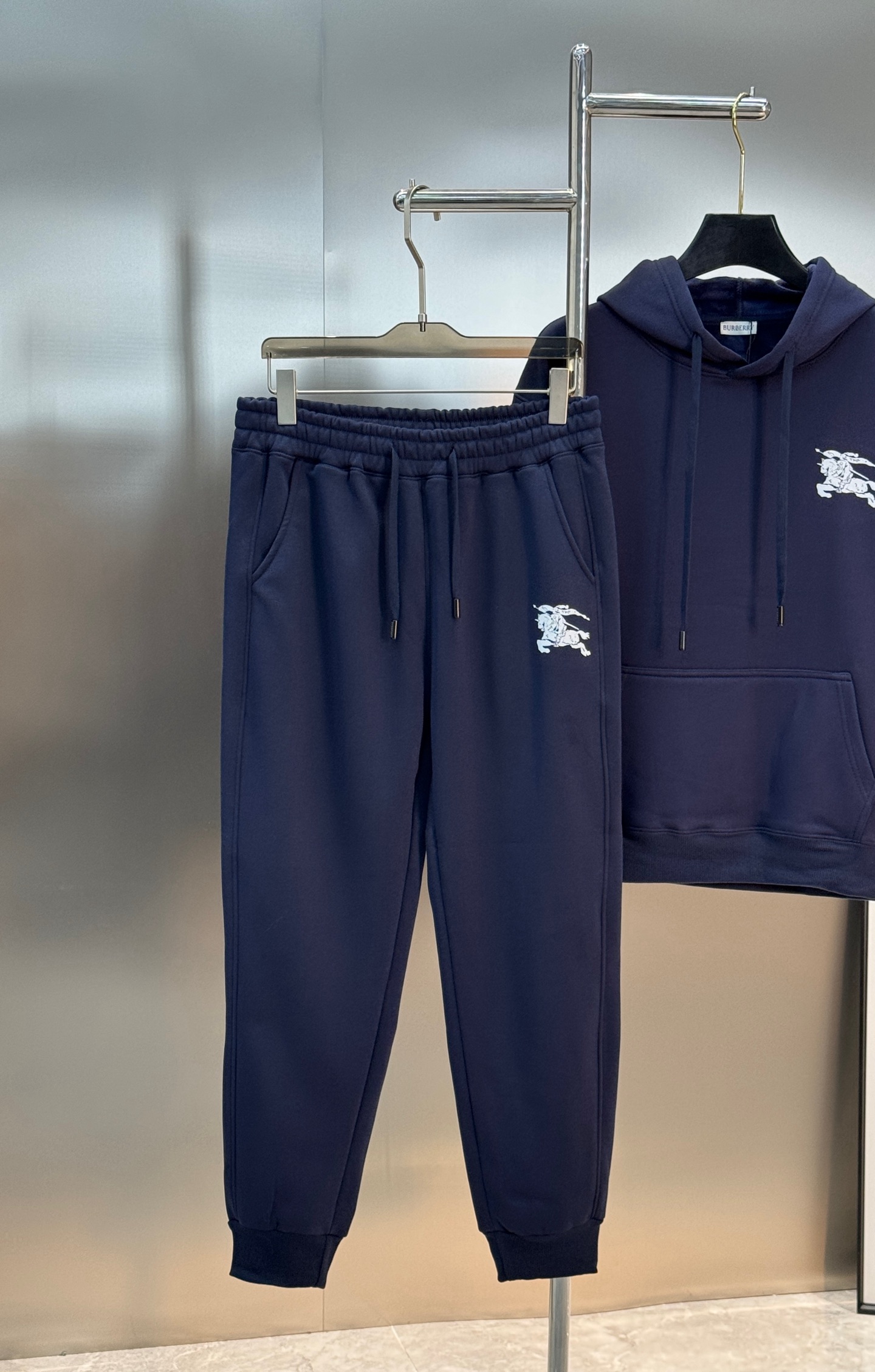 Burberry巴宝莉经典战马徽标连帽卫衣套装.加绒款推荐❤️男女同款！衣身搭配经典蓝马骑士战马logo