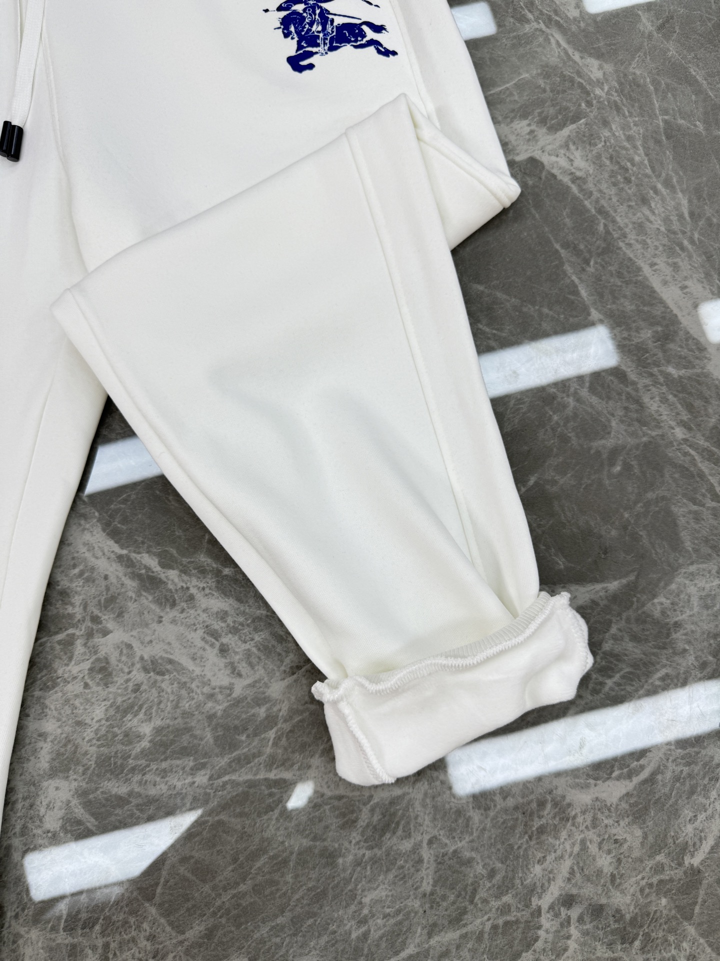 Burberry巴宝莉经典战马徽标连帽卫衣套装.加绒款推荐❤️男女同款！衣身搭配经典蓝马骑士战马logo