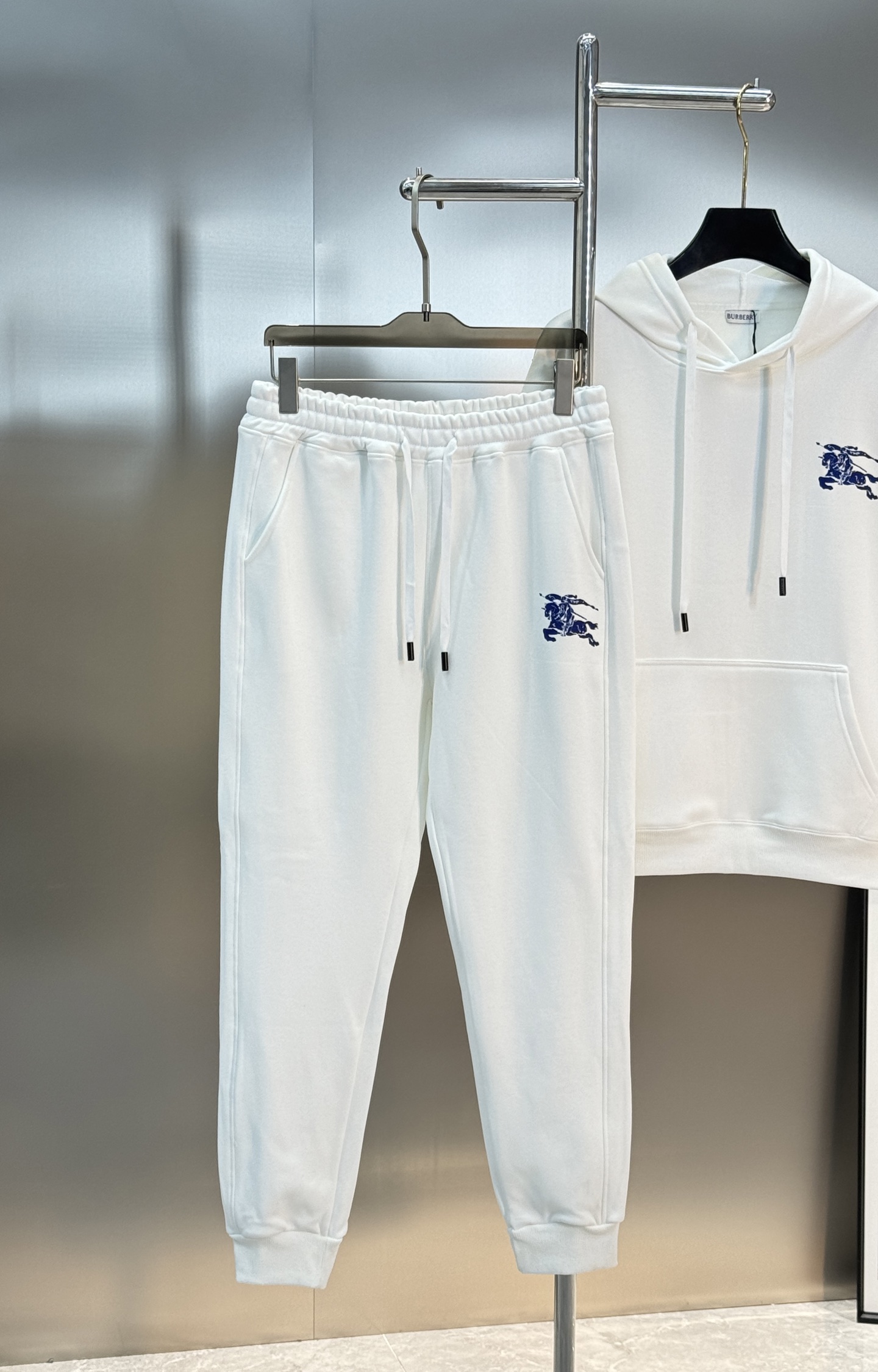 Burberry巴宝莉经典战马徽标连帽卫衣套装.加绒款推荐❤️男女同款！衣身搭配经典蓝马骑士战马logo