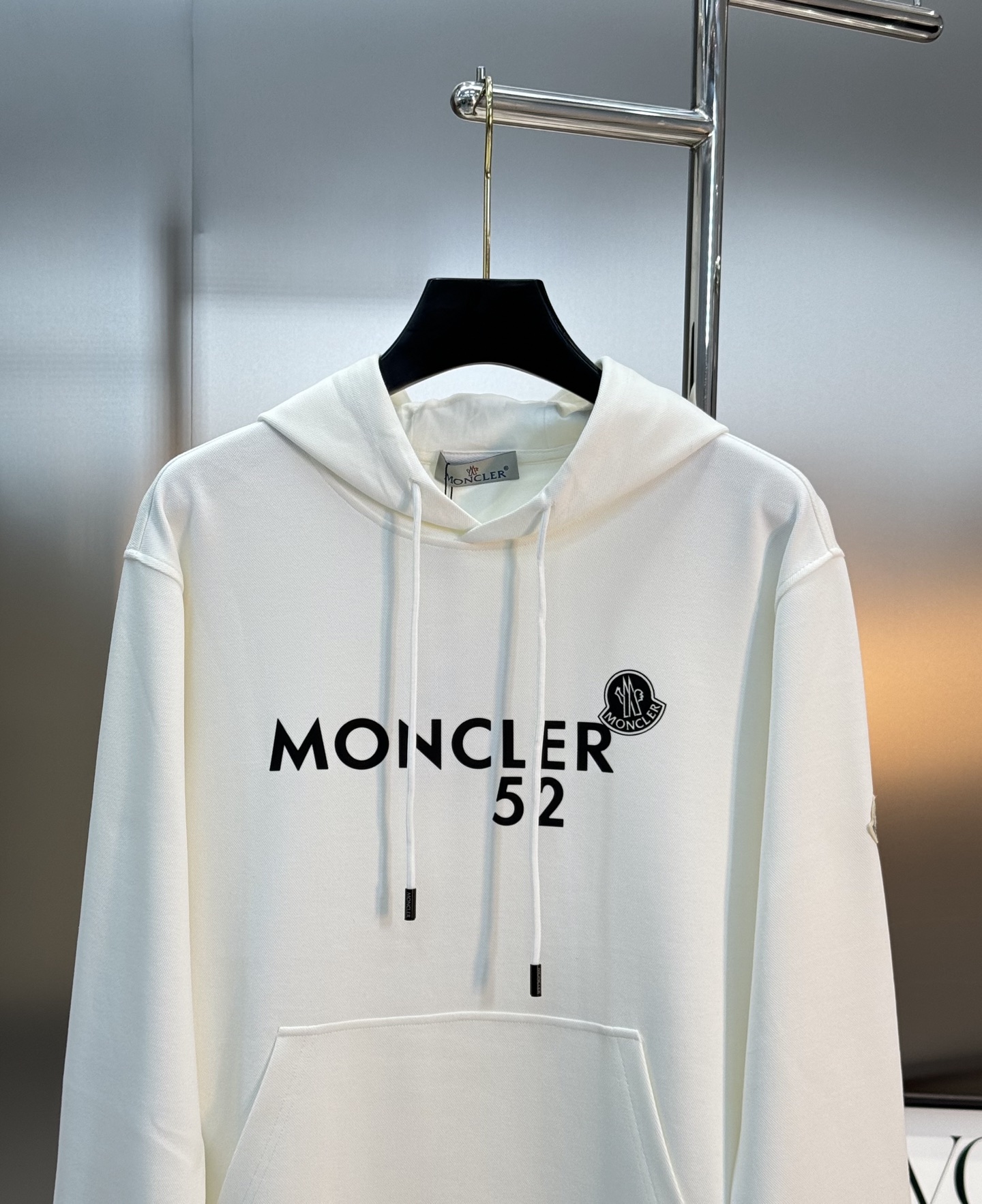Moncler蒙口25s新品连帽卫衣！胸前经典字母图形简约设计！大牌范儿直面扑来.优选380g天丝棉面料