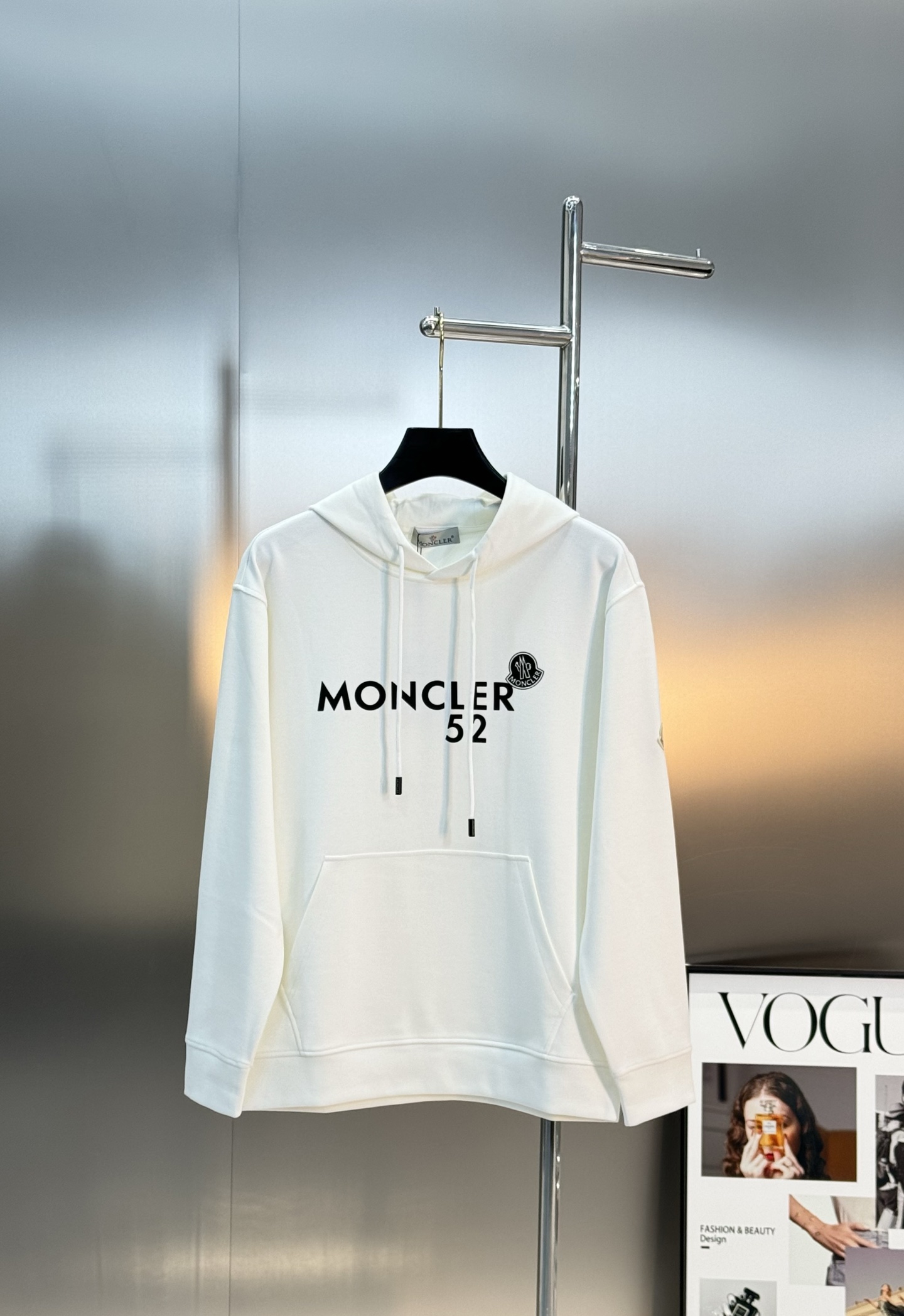 Moncler蒙口25s新品连帽卫衣！胸前经典字母图形简约设计！大牌范儿直面扑来.优选380g天丝棉面料