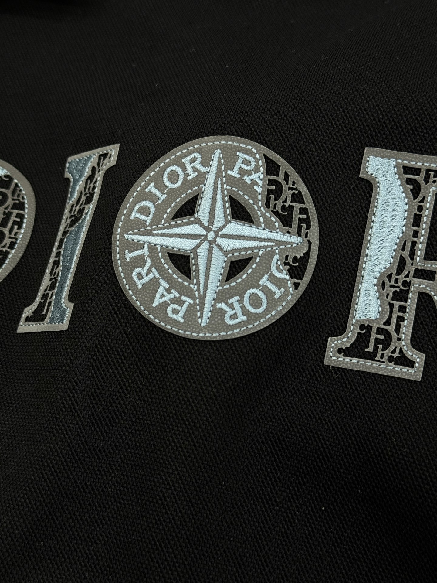 Dior迪奥25s新款天丝连帽卫衣.石头岛联名款.胸前经典字母3D绣花烫画设计.减龄耐看！简单高级.辨识