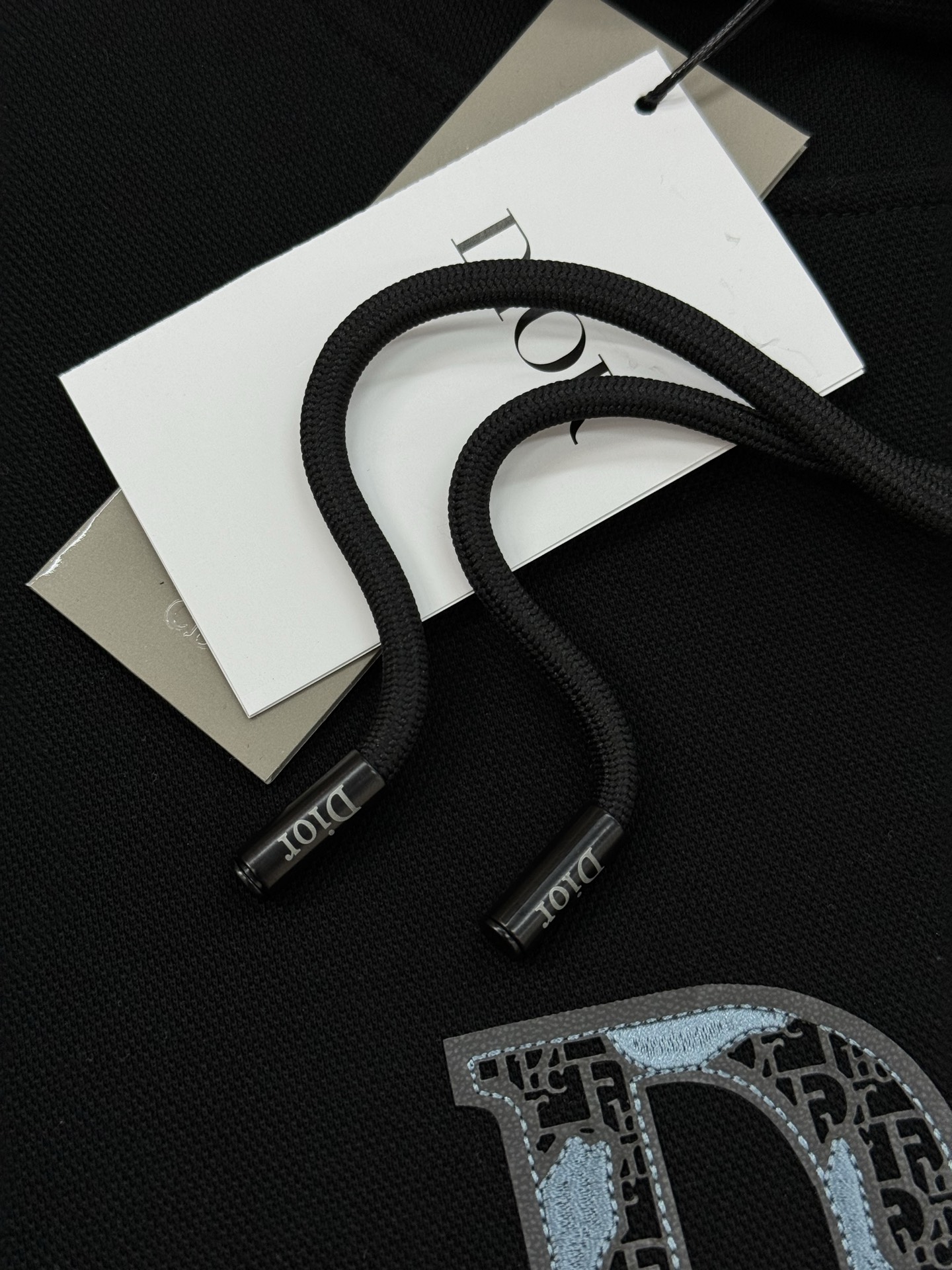 Dior迪奥25s新款天丝连帽卫衣.石头岛联名款.胸前经典字母3D绣花烫画设计.减龄耐看！简单高级.辨识