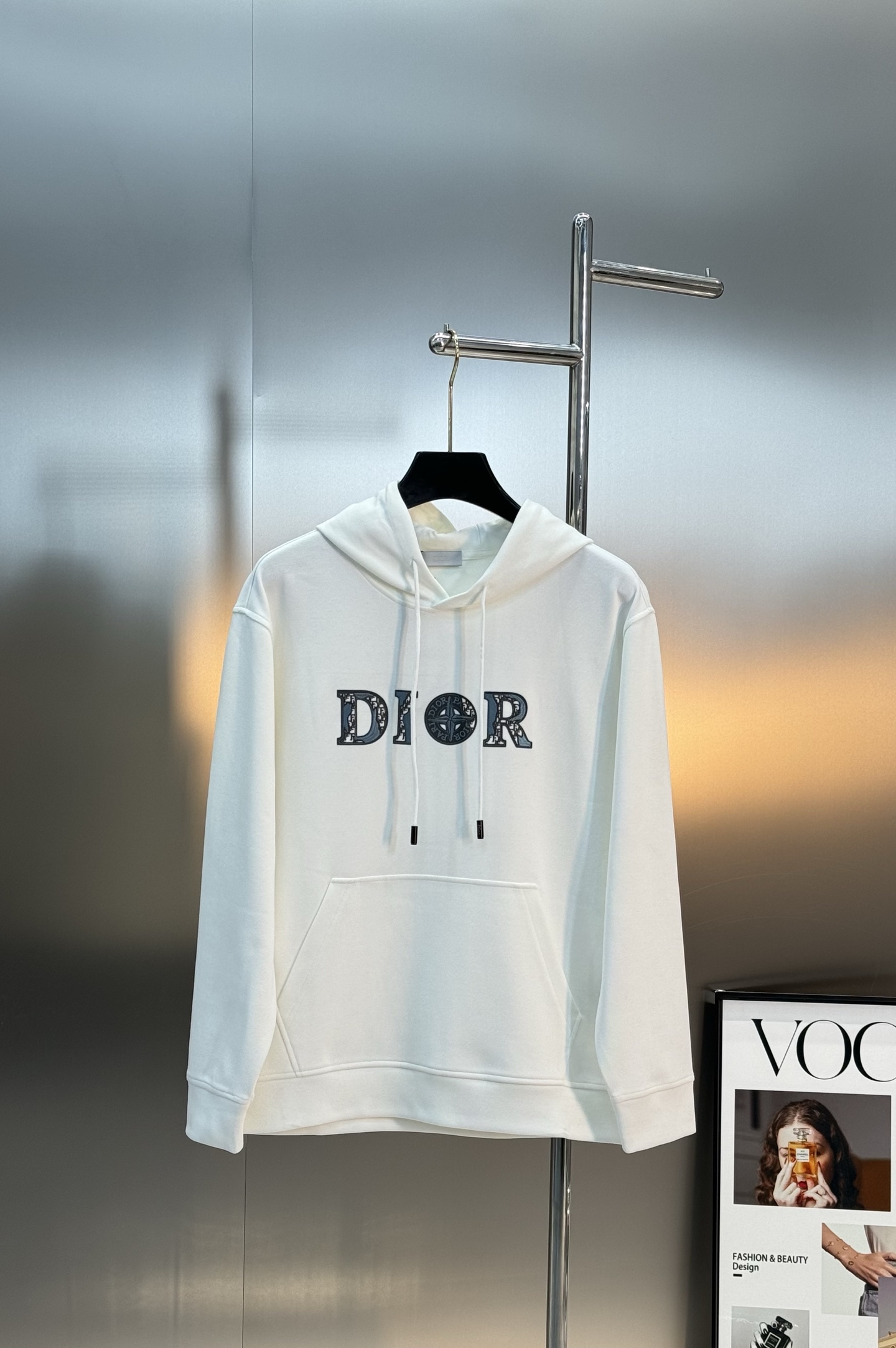 Dior迪奥25s新款天丝连帽卫衣.石头岛联名款.胸前经典字母3D绣花烫画设计.减龄耐看！简单高级.辨识