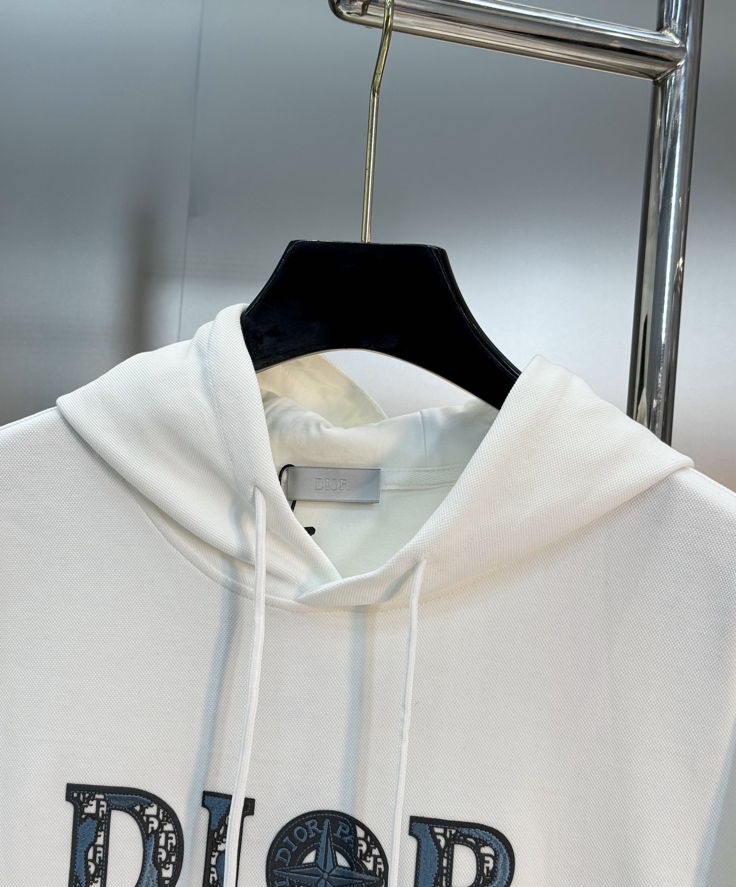 Dior迪奥25s新款天丝连帽卫衣.石头岛联名款.胸前经典字母3D绣花烫画设计.减龄耐看！简单高级.辨识