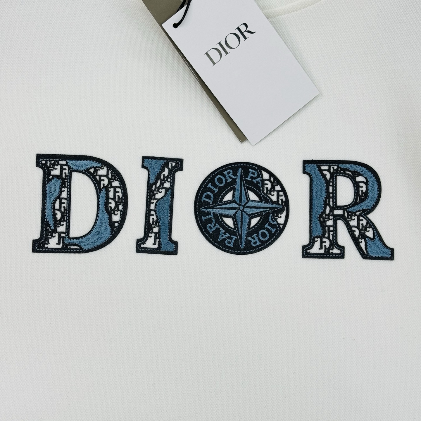 Dior迪奥25s新款天丝连帽卫衣.石头岛联名款.胸前经典字母3D绣花烫画设计.减龄耐看！简单高级.辨识