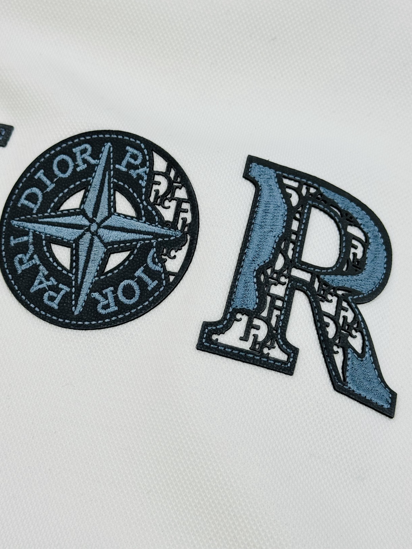 Dior迪奥25s新款天丝连帽卫衣.石头岛联名款.胸前经典字母3D绣花烫画设计.减龄耐看！简单高级.辨识