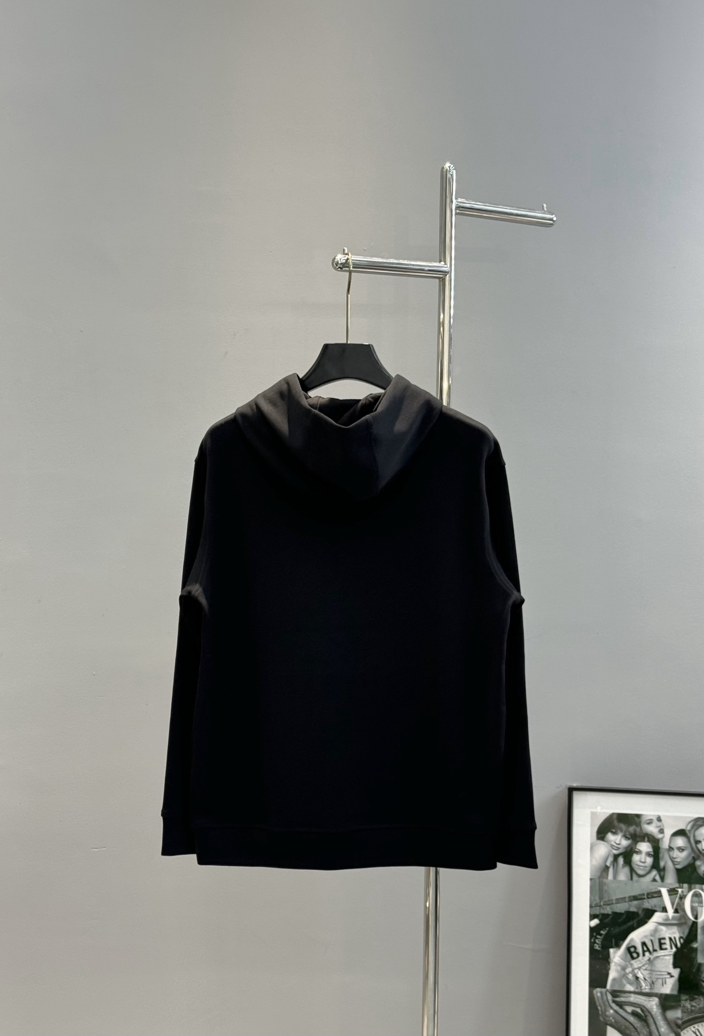 Prada普拉达25s新款天丝连帽卫衣.胸前经典字母PRADA-3D绣花烫画设计.减龄耐看！简单高级.辨