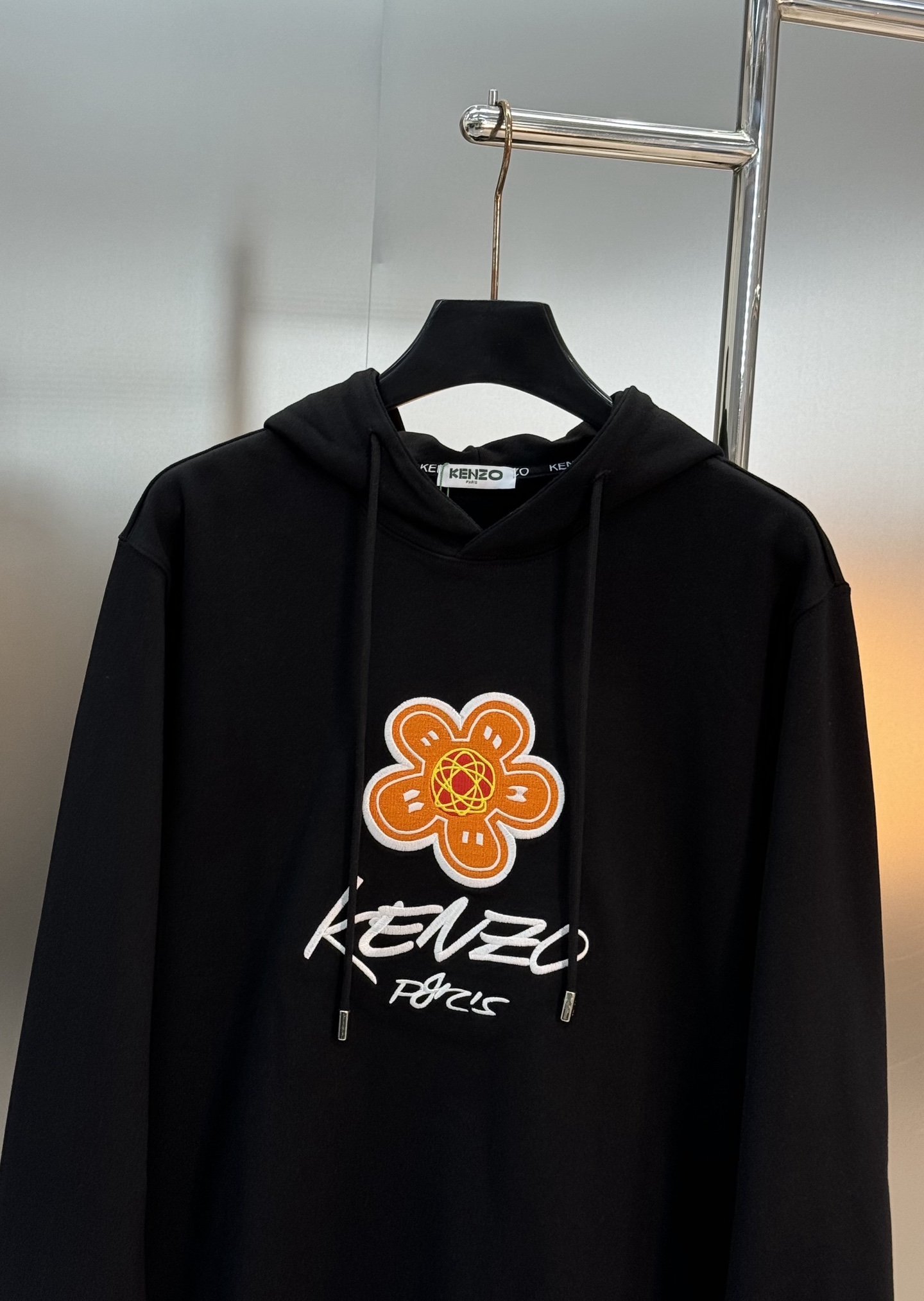 Kenzo 25s新款花朵连帽卫衣.男女同款！柔软360g棉质面料，穿着超舒适!正面橙色花朵+品牌字母，