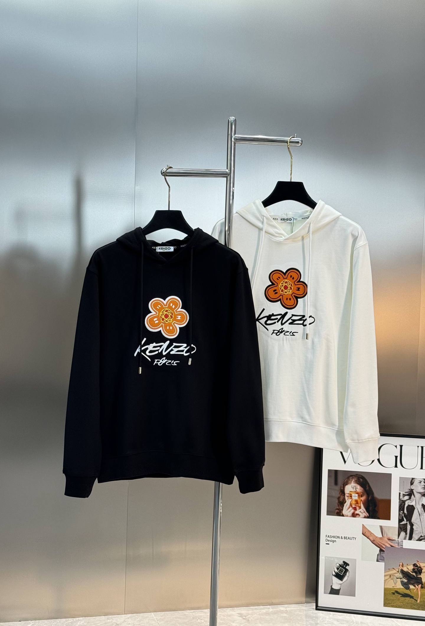 Kenzo 25s新款花朵连帽卫衣.男女同款！柔软360g棉质面料，穿着超舒适!正面橙色花朵+品牌字母，