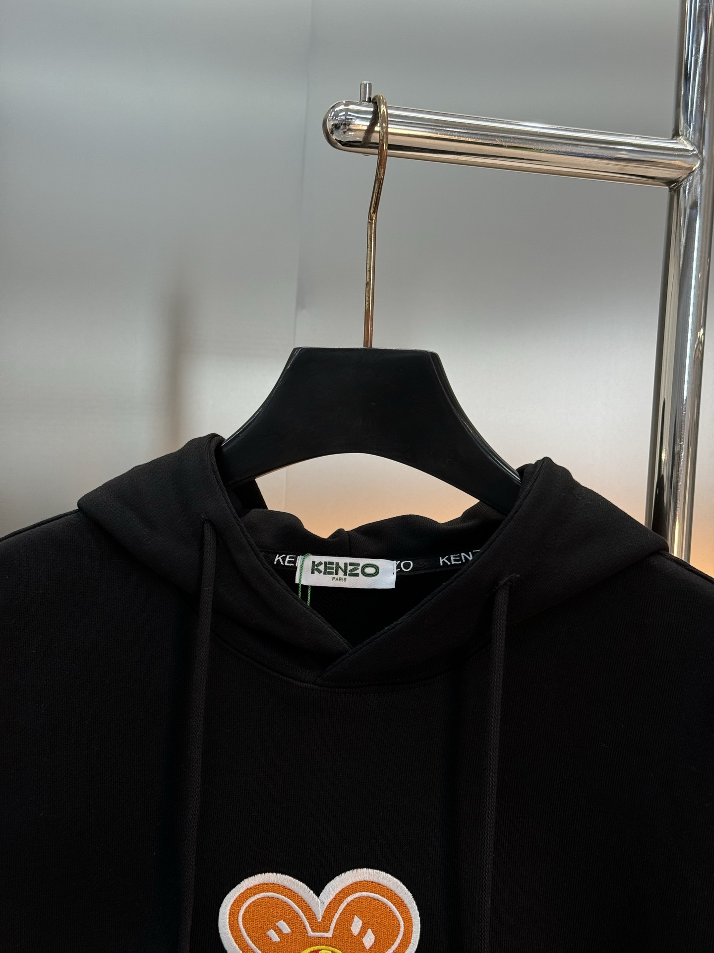 Kenzo 25s新款花朵连帽卫衣.男女同款！柔软360g棉质面料，穿着超舒适!正面橙色花朵+品牌字母，