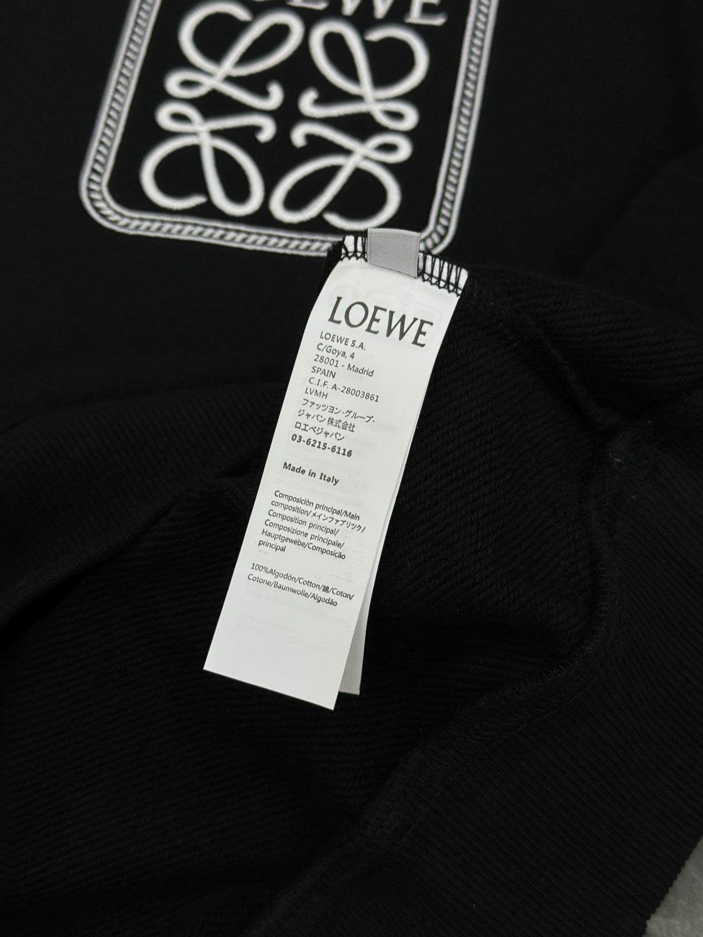 LOEWE罗意威25s新款连帽卫衣，采用360g棉面料.柔软棉质面料，穿着超舒适!胸口“LOEWE”字母