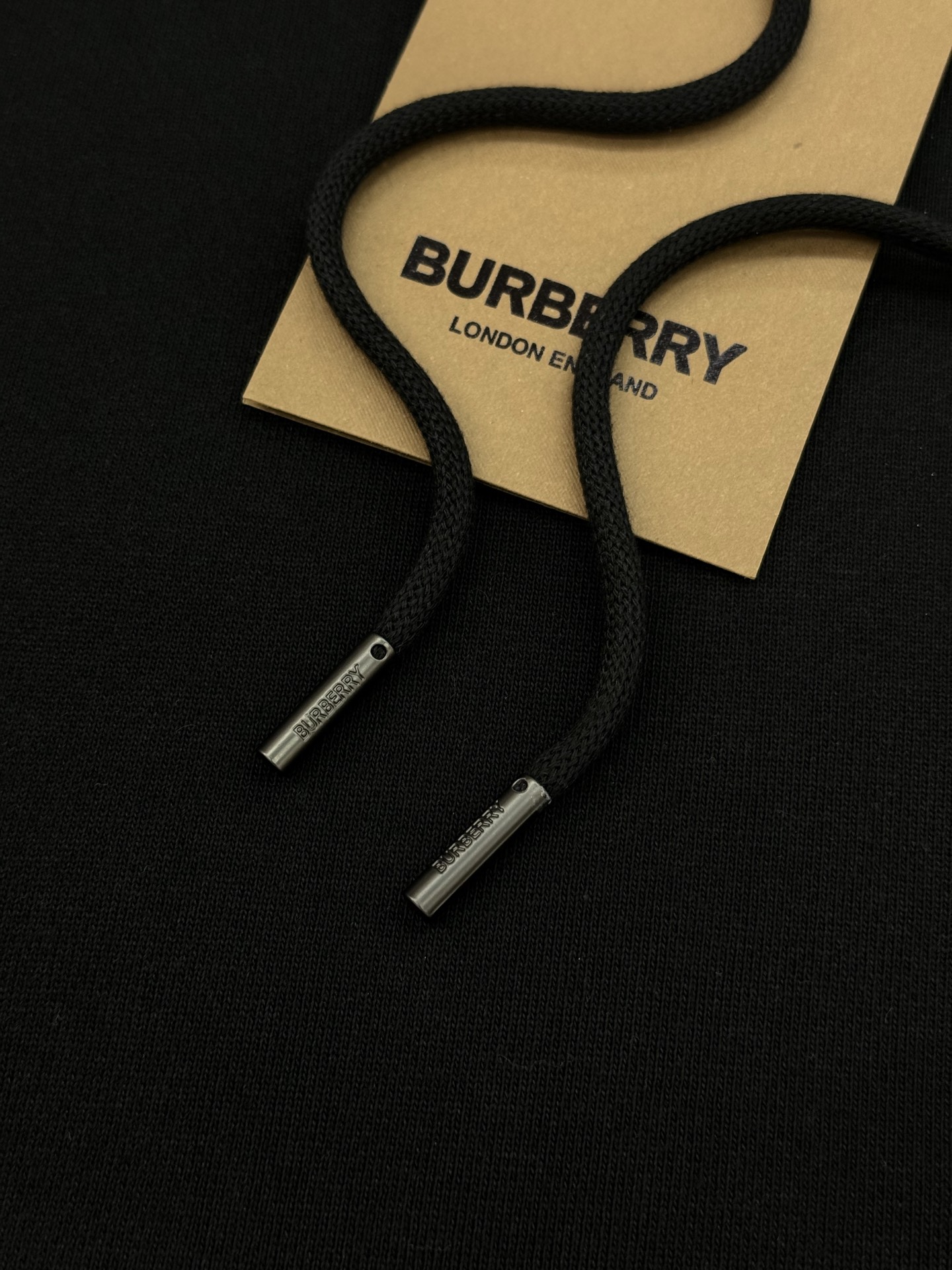 BBR25s巴宝莉新款连帽卫衣，男女同款！360g毛线圈棉质.柔软又耐穿!正面白配蓝色，黑配红徽章.经典