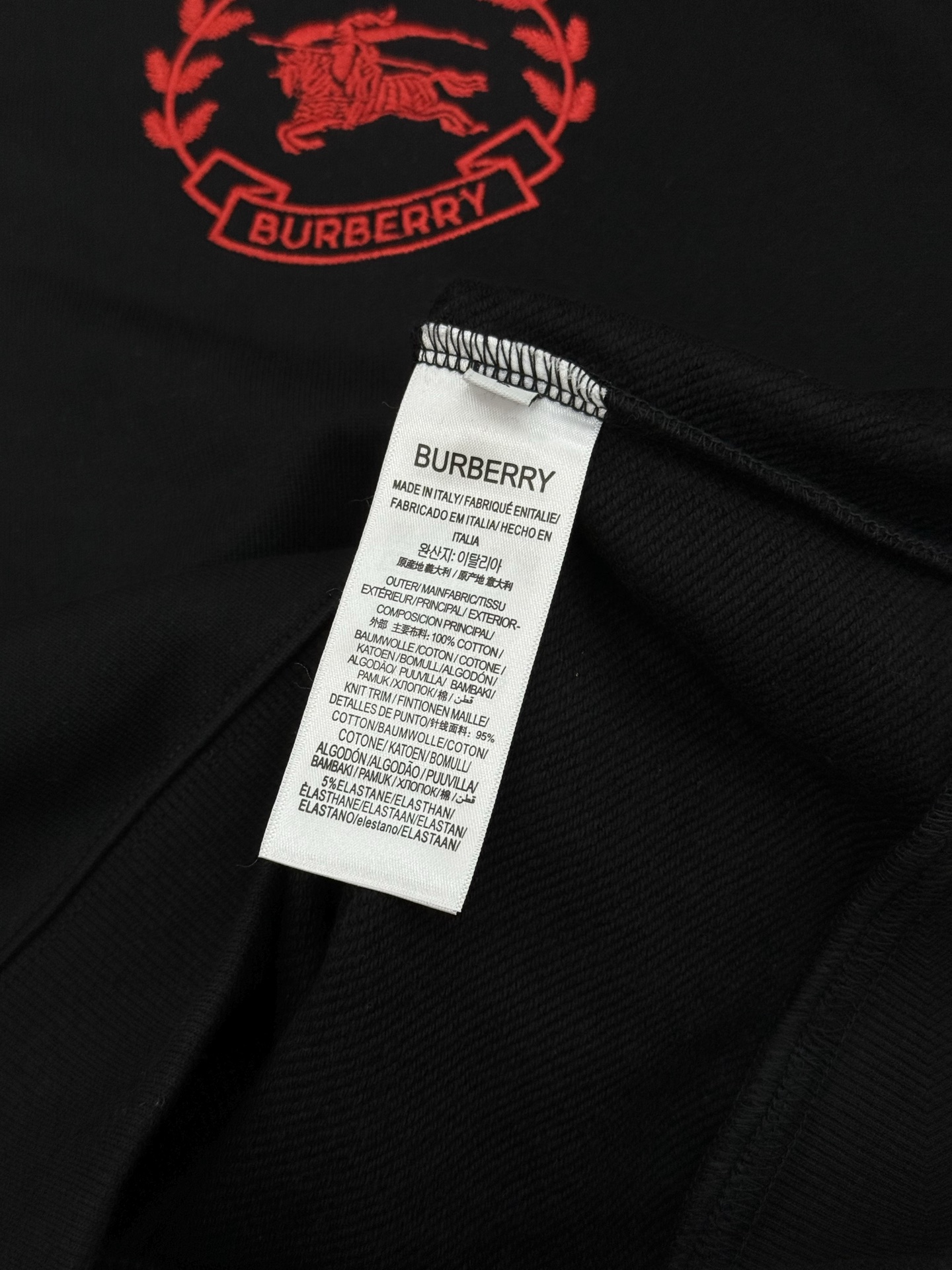 BBR25s巴宝莉新款连帽卫衣，男女同款！360g毛线圈棉质.柔软又耐穿!正面白配蓝色，黑配红徽章.经典