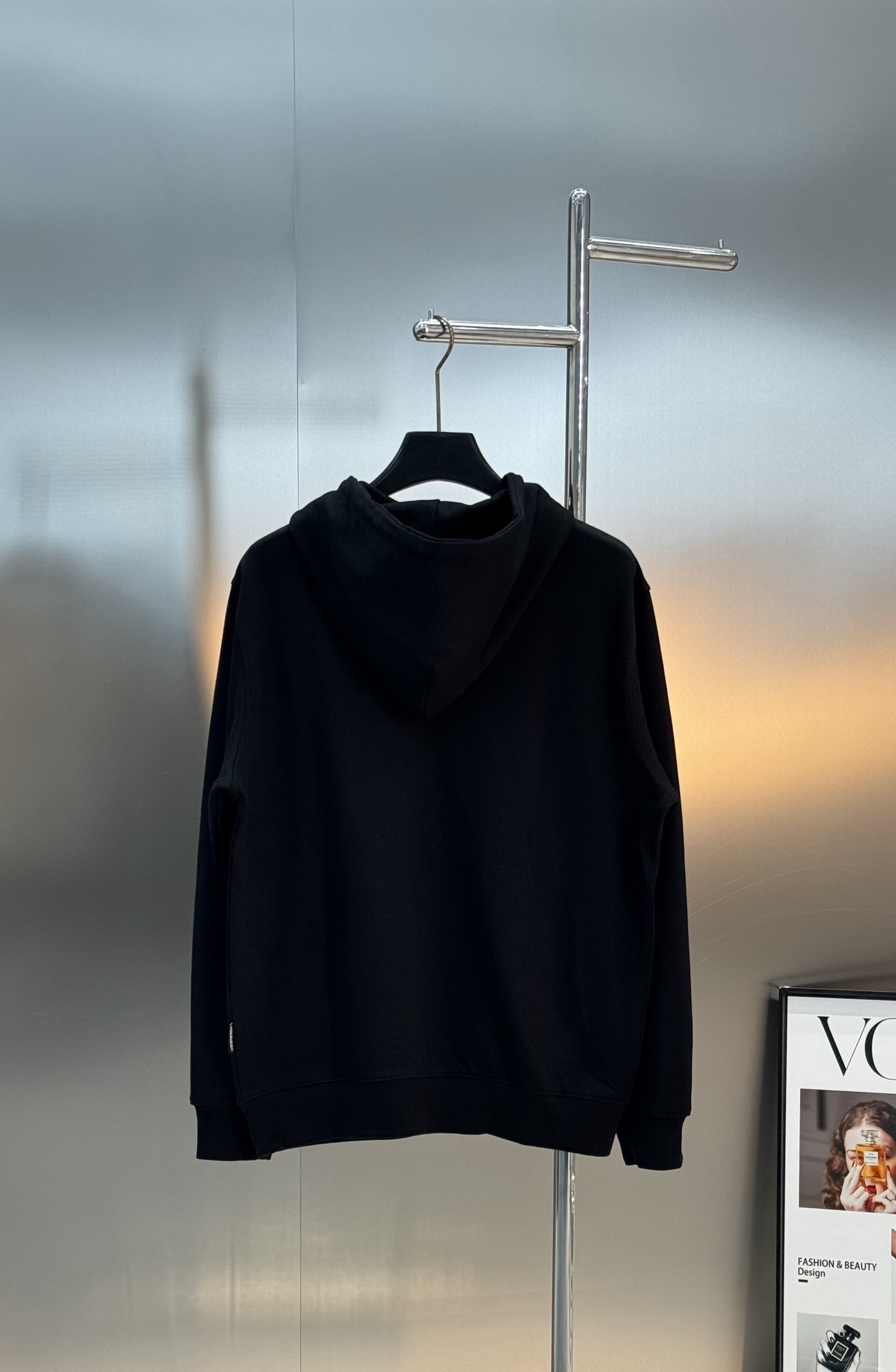 BBR25s巴宝莉新款连帽卫衣，男女同款！360g毛线圈棉质.柔软又耐穿!正面白配蓝色，黑配红徽章.经典