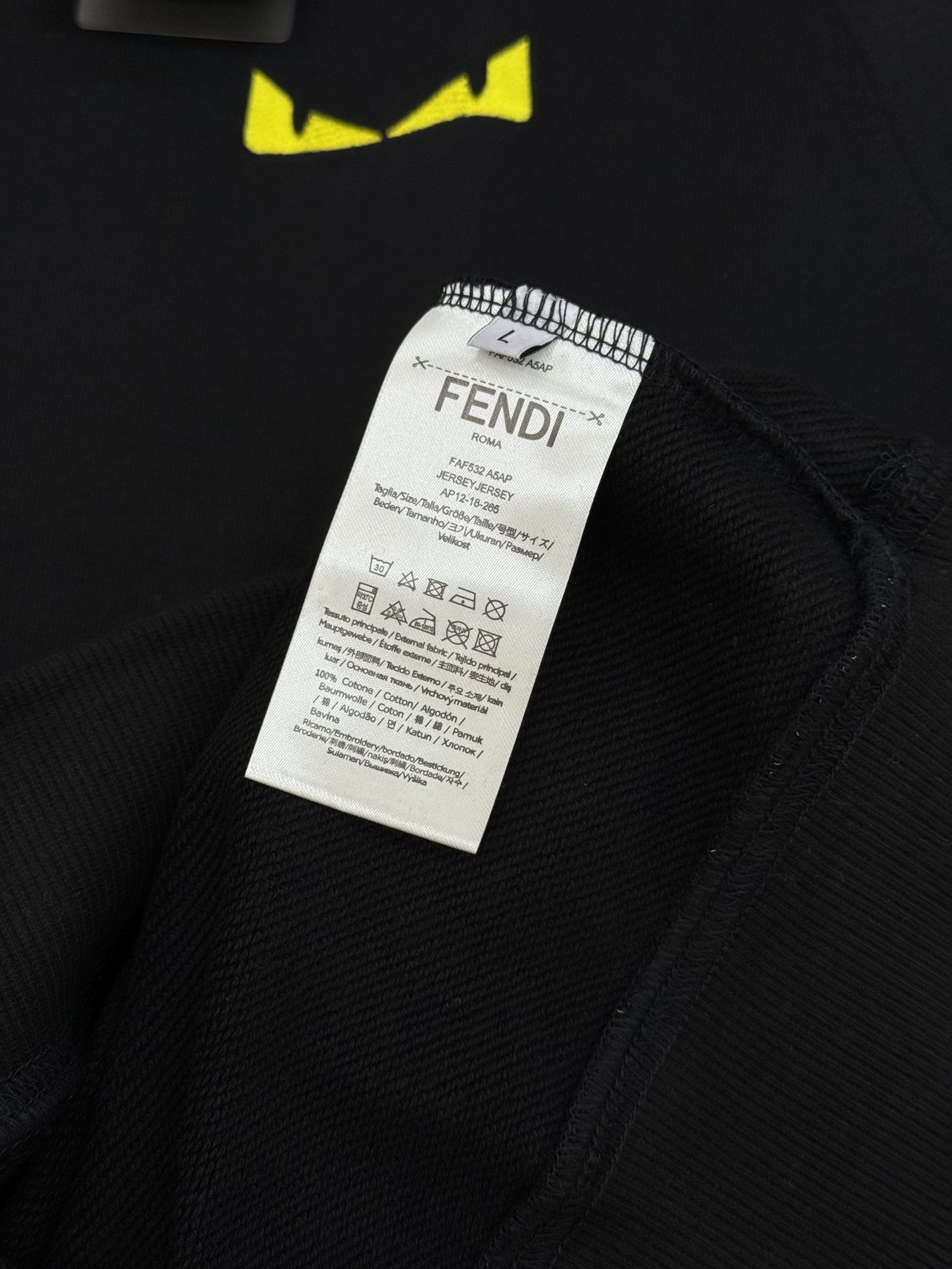 Fendi芬迪25s新款圆领卫衣，胸前黄色Monster Logo超吸睛，后背搭配“FENDI”字样和F