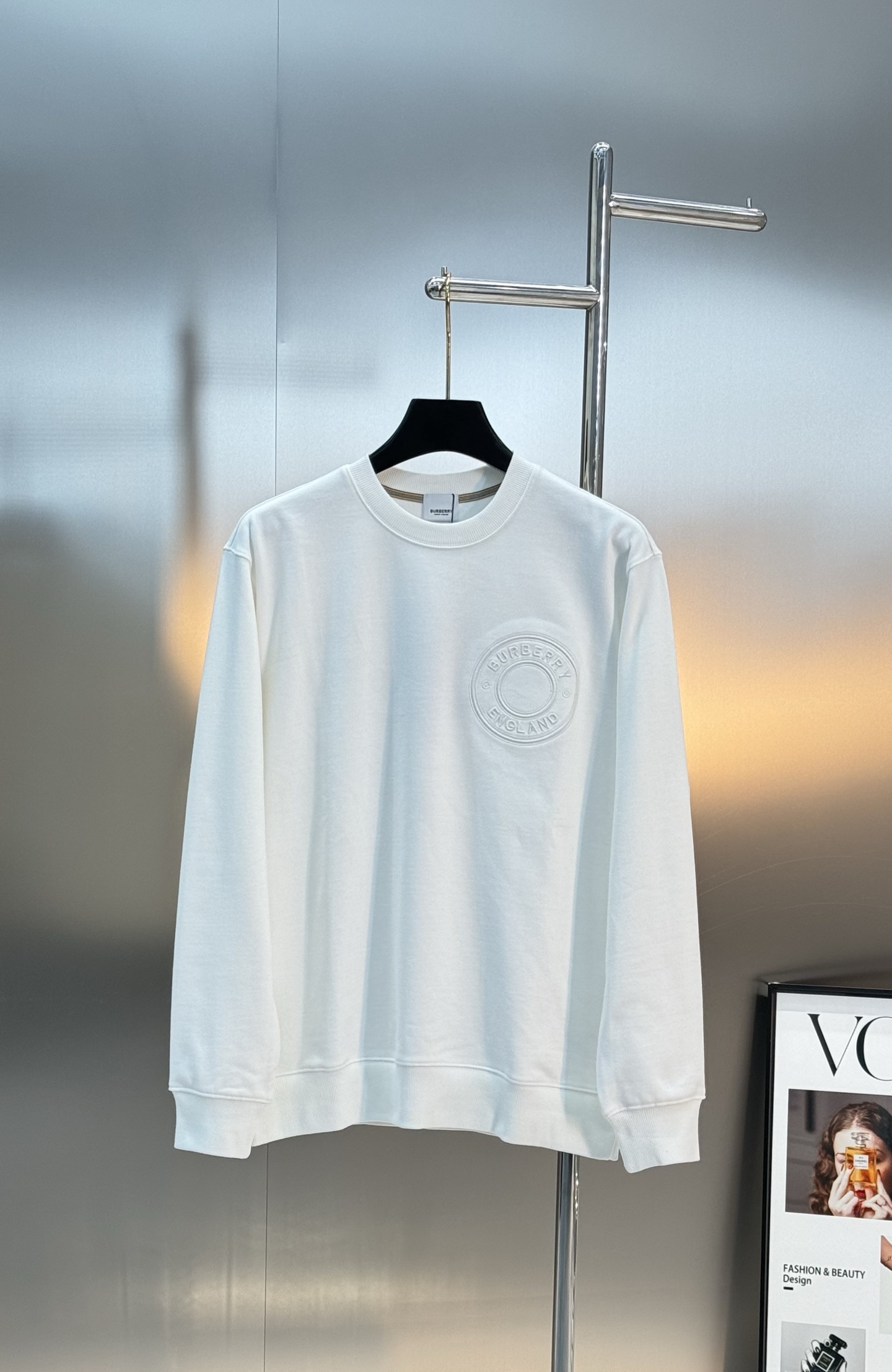 Burberry巴宝莉25s新款圆领卫衣，胸前后背有经典刺绣徽标，品牌感满满!高品质360g棉料，柔软亲
