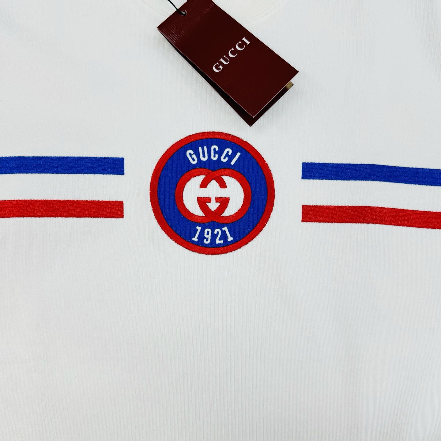 Gucci古奇25s新款圆领卫衣，柔软360g棉质面料，穿着舒适又透气!胸前双G徽标+红蓝条纹，3D绣花