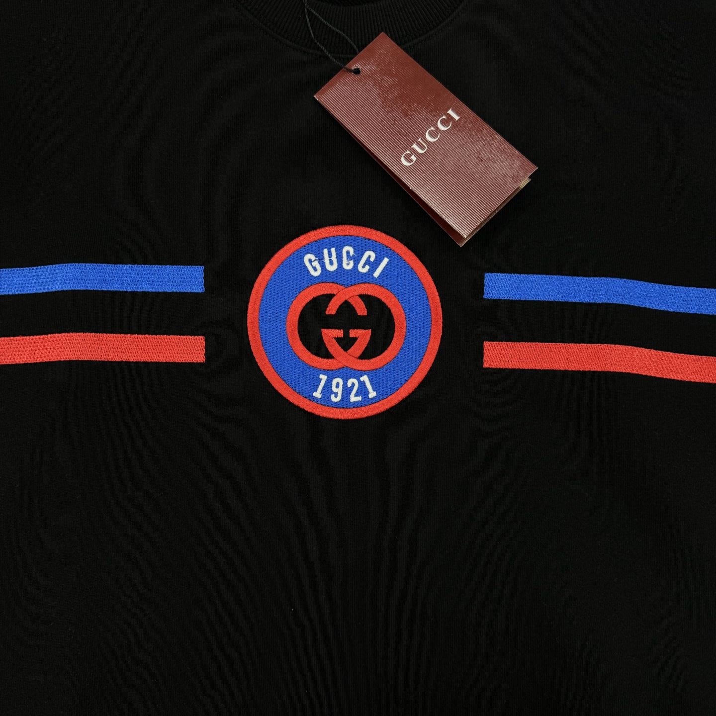 Gucci古奇25s新款圆领卫衣，柔软360g棉质面料，穿着舒适又透气!胸前双G徽标+红蓝条纹，3D绣花