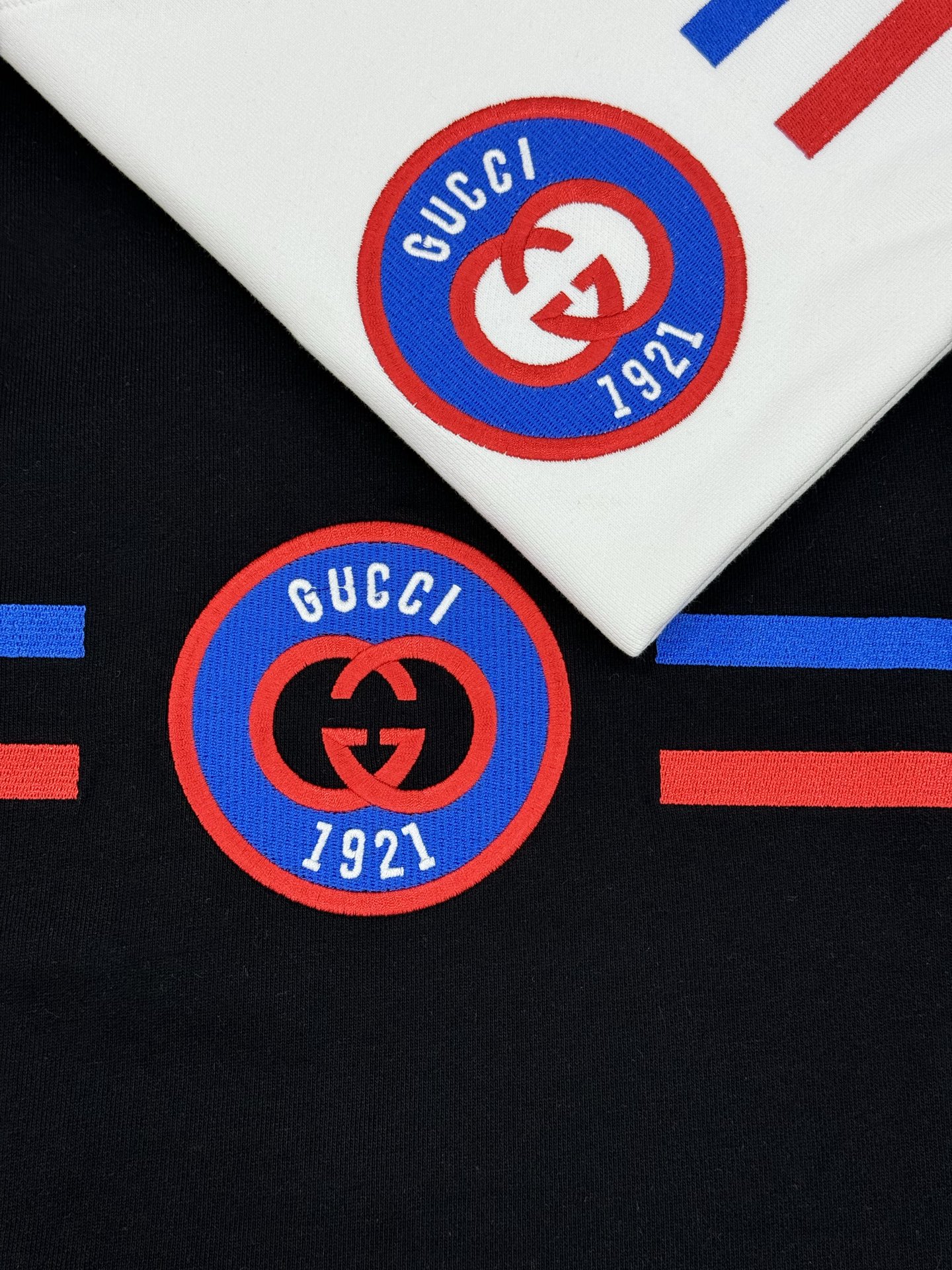 Gucci古奇25s新款圆领卫衣，柔软360g棉质面料，穿着舒适又透气!胸前双G徽标+红蓝条纹，3D绣花