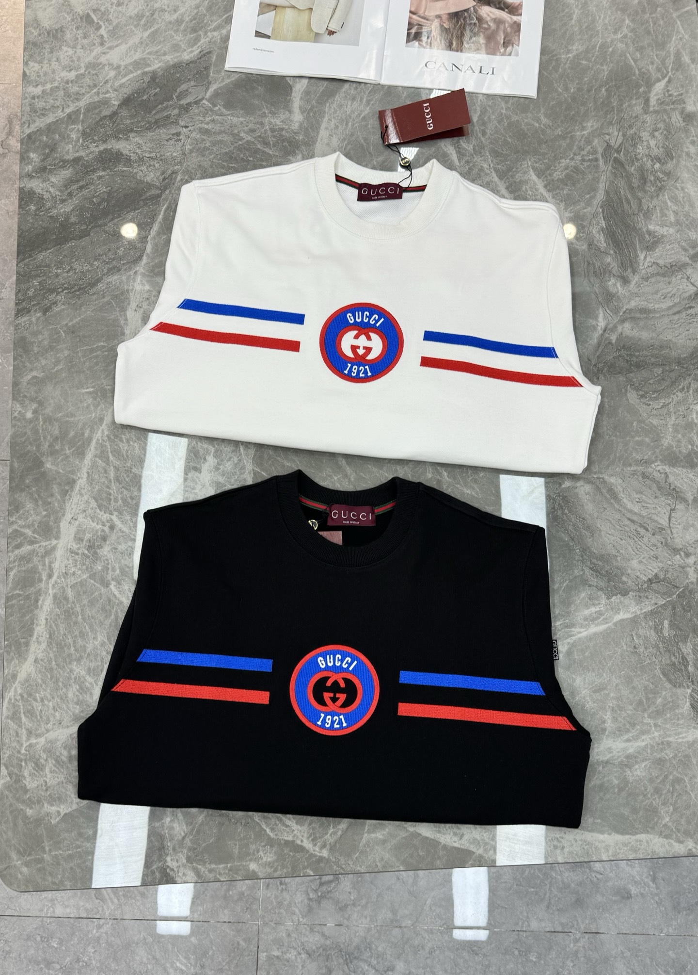 Gucci古奇25s新款圆领卫衣，柔软360g棉质面料，穿着舒适又透气!胸前双G徽标+红蓝条纹，3D绣花