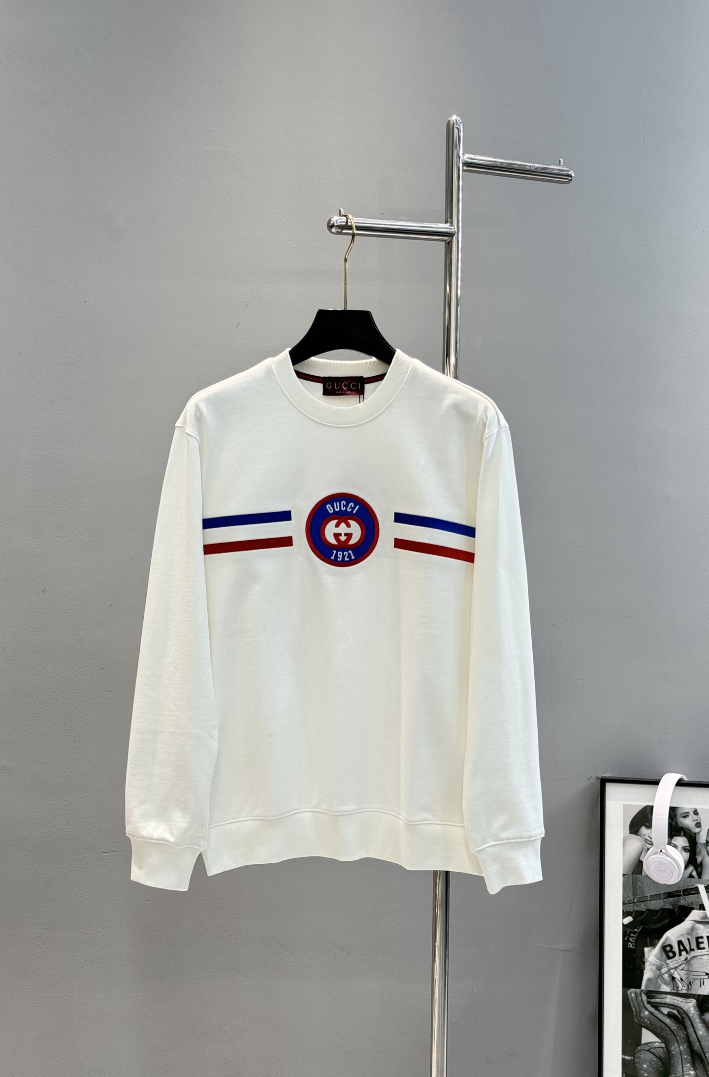 Gucci古奇25s新款圆领卫衣，柔软360g棉质面料，穿着舒适又透气!胸前双G徽标+红蓝条纹，3D绣花