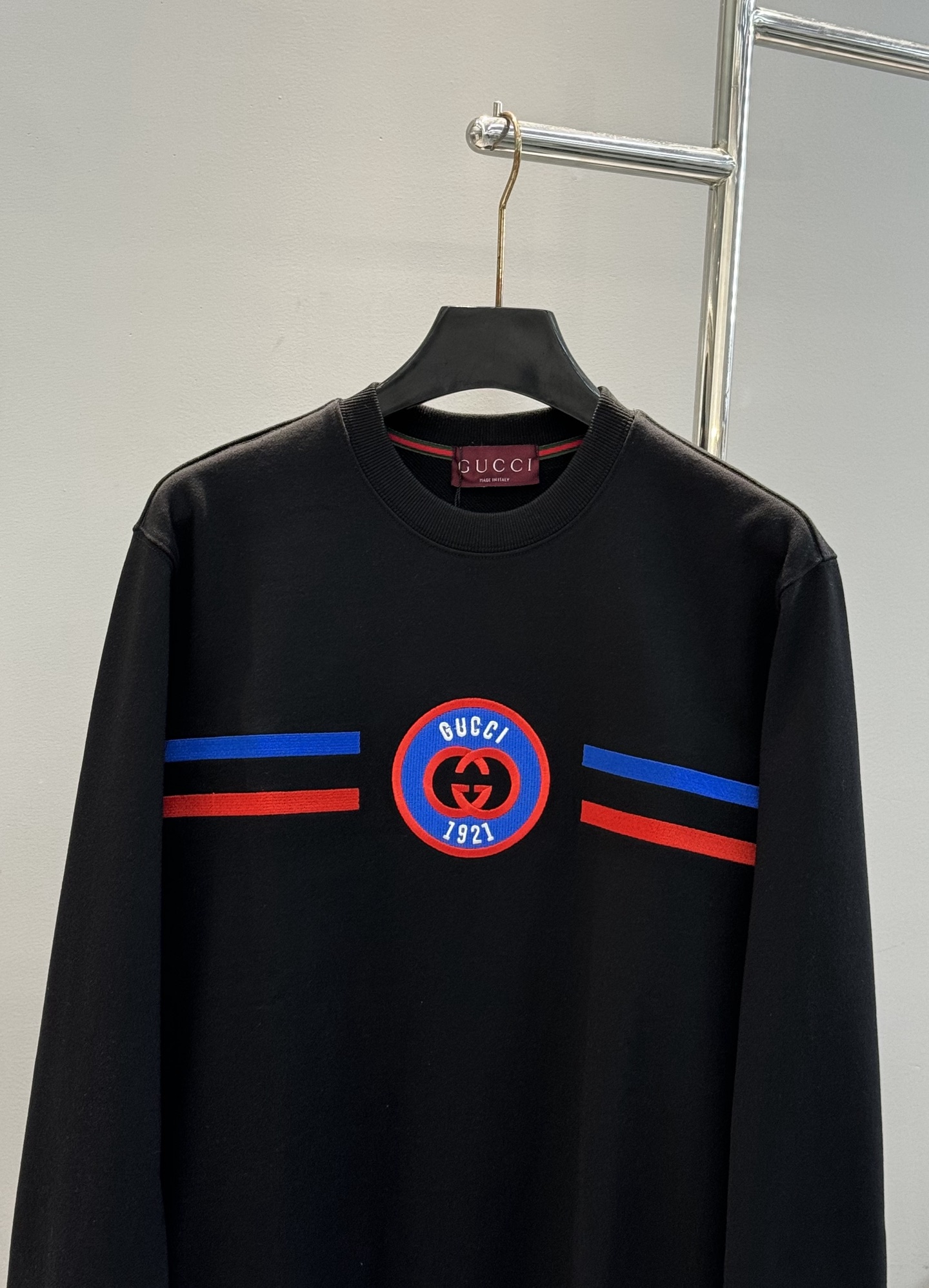 Gucci古奇25s新款圆领卫衣，柔软360g棉质面料，穿着舒适又透气!胸前双G徽标+红蓝条纹，3D绣花