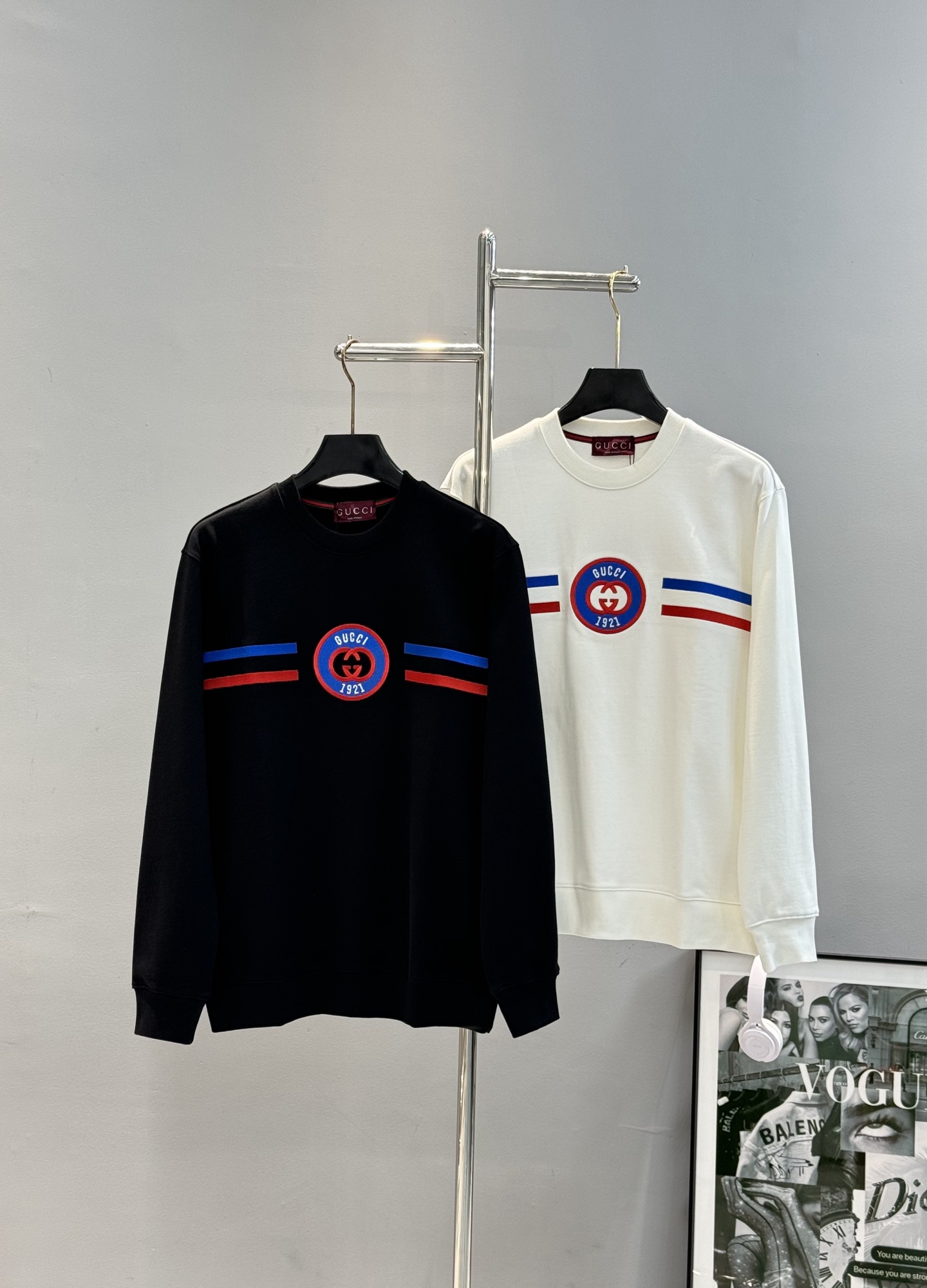 Gucci古奇25s新款圆领卫衣，柔软360g棉质面料，穿着舒适又透气!胸前双G徽标+红蓝条纹，3D绣花