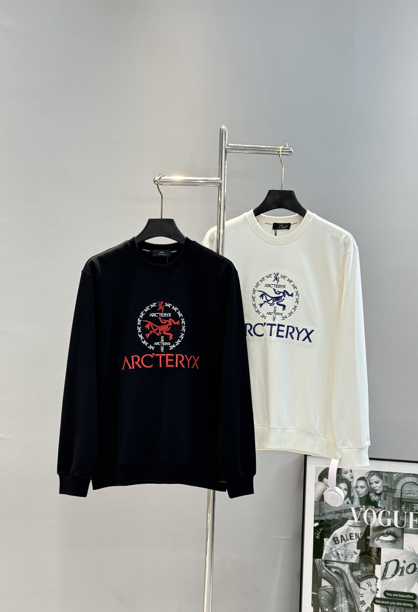 ARCTERYX🐦家新款推荐❤️始祖鸟Arc'teryx刺绣标志卫衣，撞色绣花Logo，简约又有辨识度!