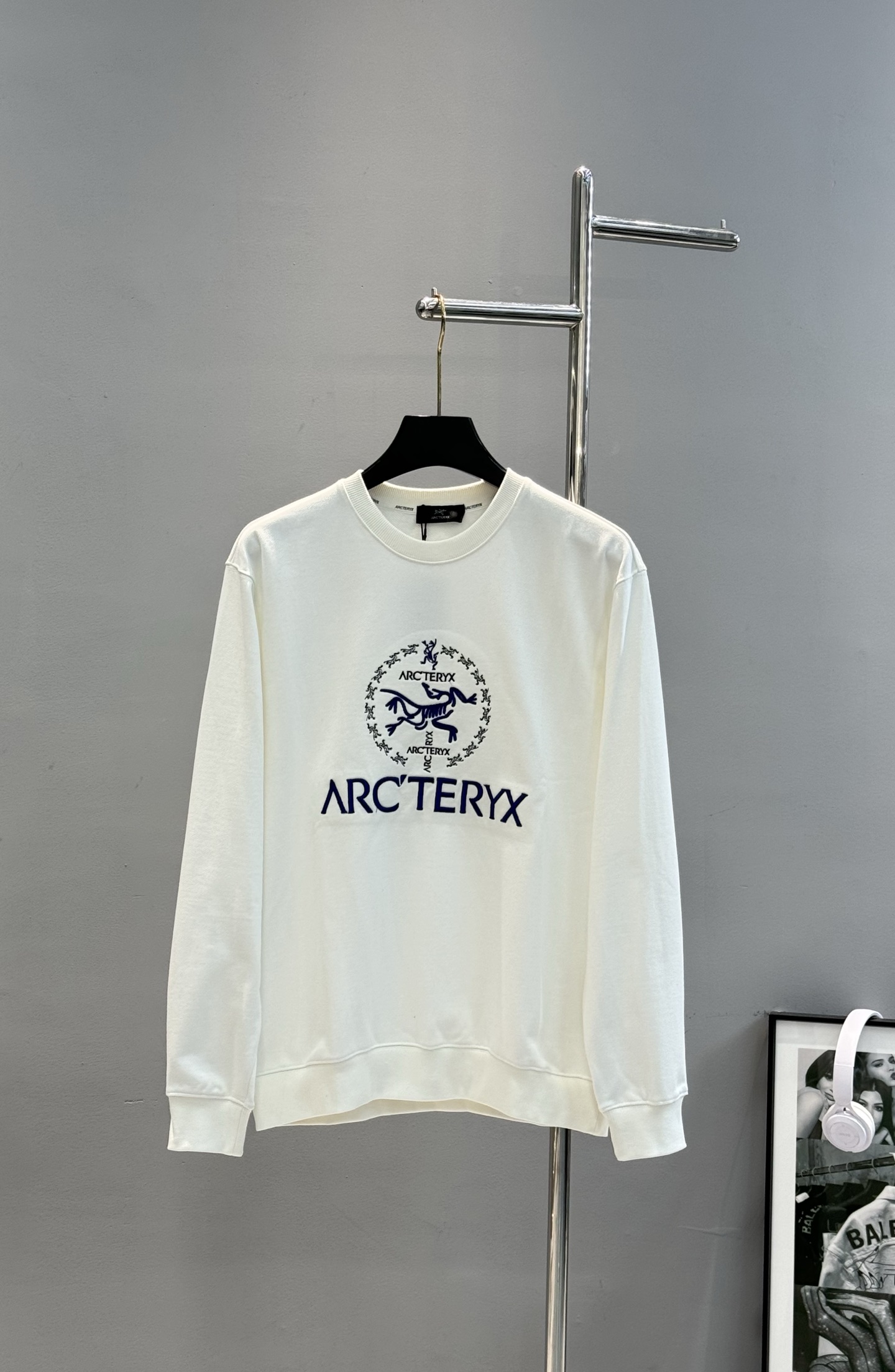 ARCTERYX🐦家新款推荐❤️始祖鸟Arc'teryx刺绣标志卫衣，撞色绣花Logo，简约又有辨识度!