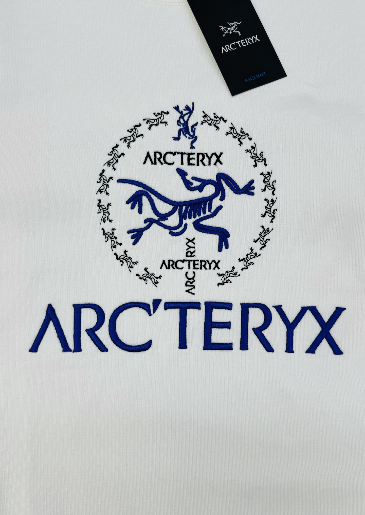 ARCTERYX🐦家新款推荐❤️始祖鸟Arc'teryx刺绣标志卫衣，撞色绣花Logo，简约又有辨识度!