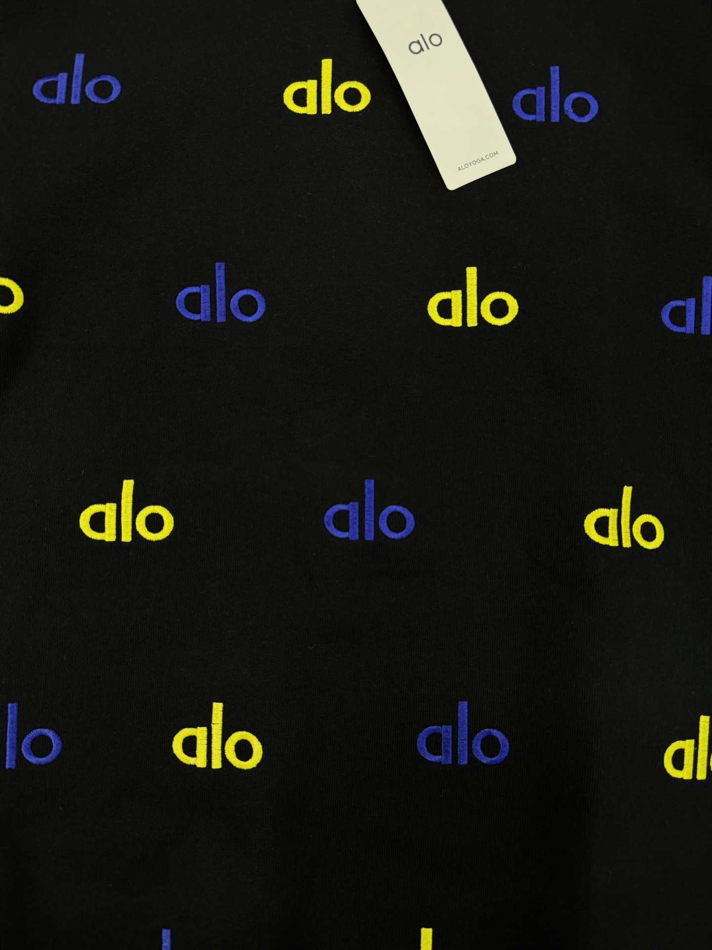 Alo25s新款圆领卫衣.男女同款！主打彩色字母绣花.满身3D立体工艺.简约又有活力，圆领设计+柔软36